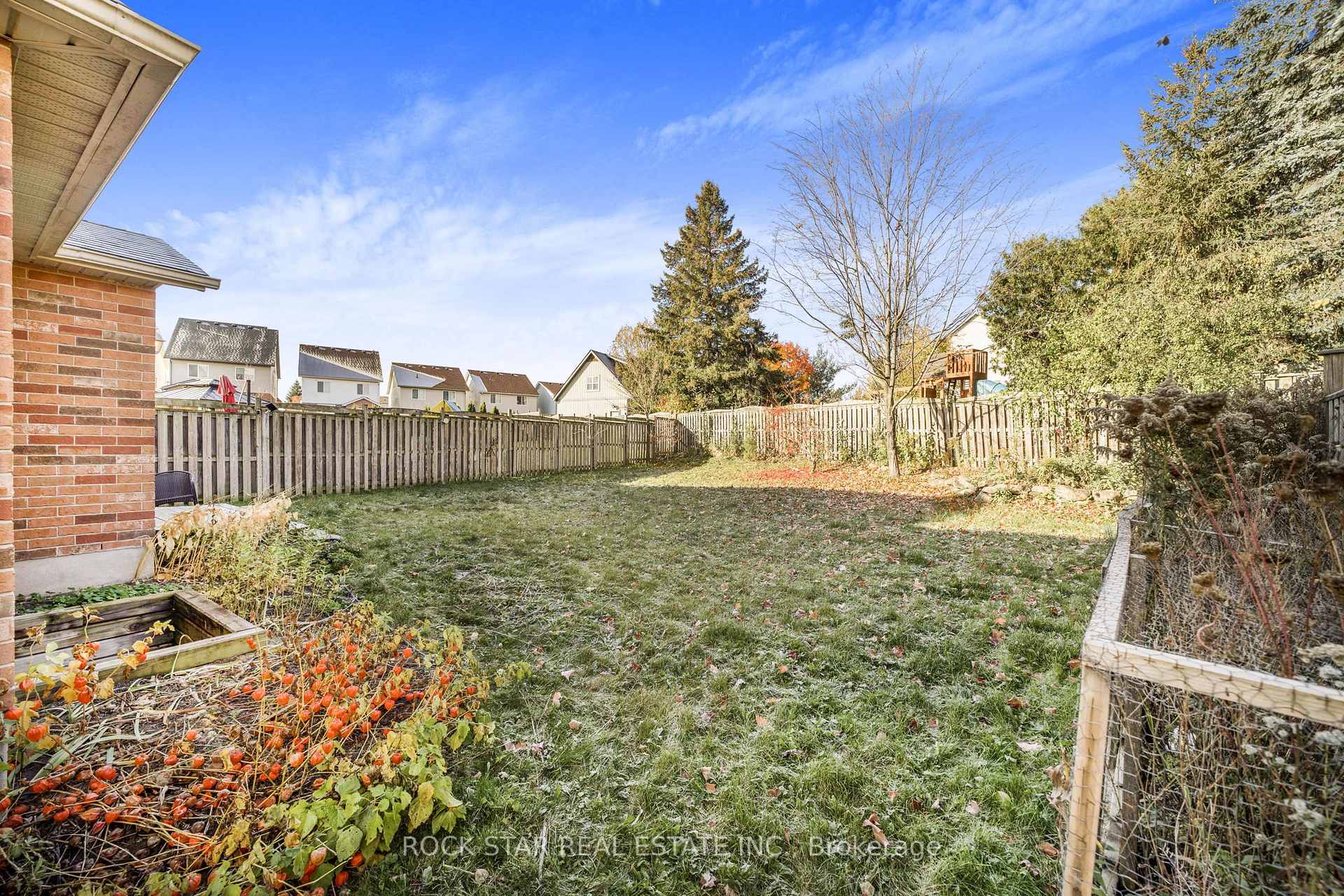 Photo 33 of 27 Truesdale Crescent, Guelph, Kortright West — HOMEH
