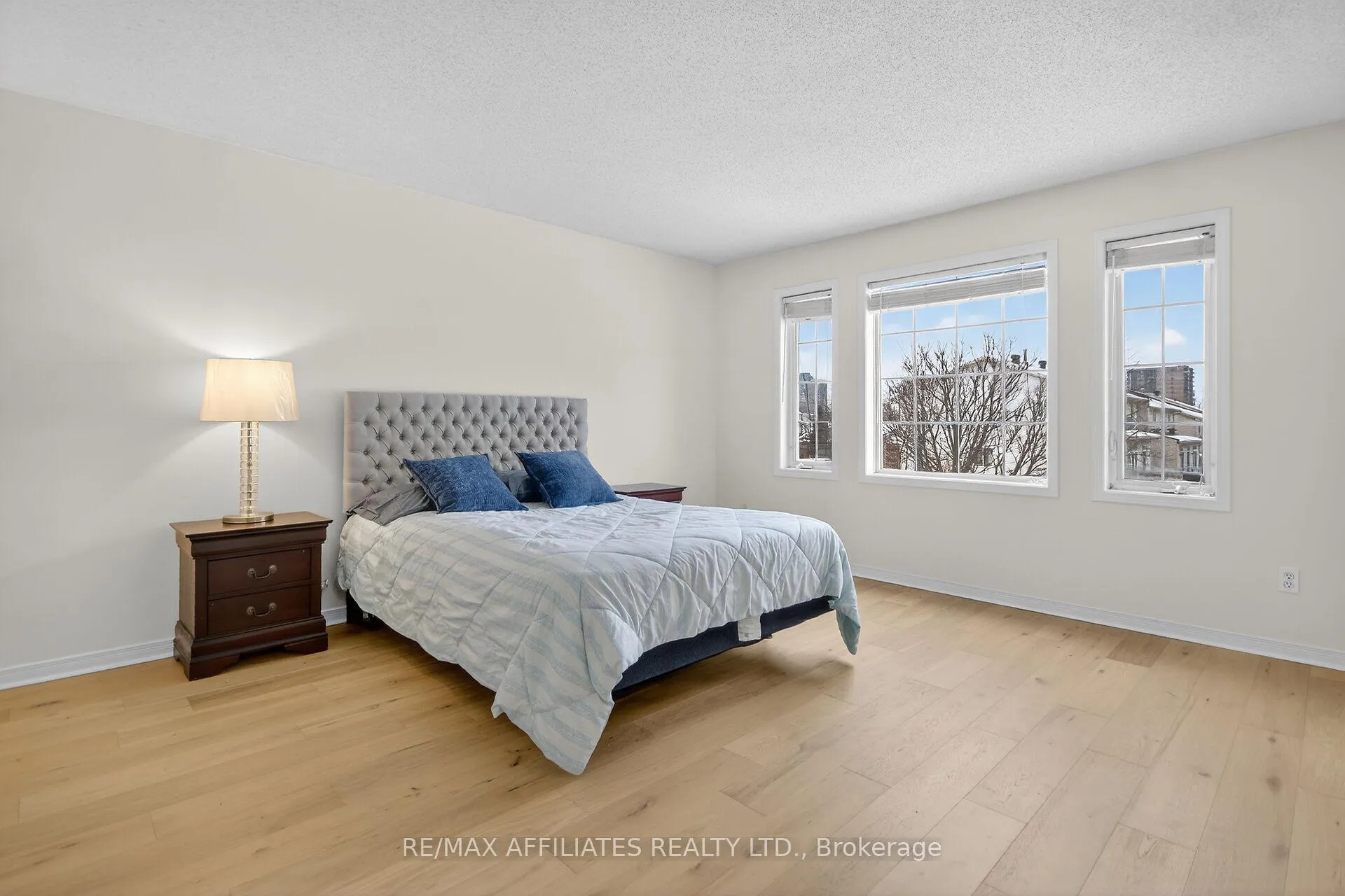 Photo 4 of 137 Lilibet Crescent, Ottawa, Ellwood — HOMEH