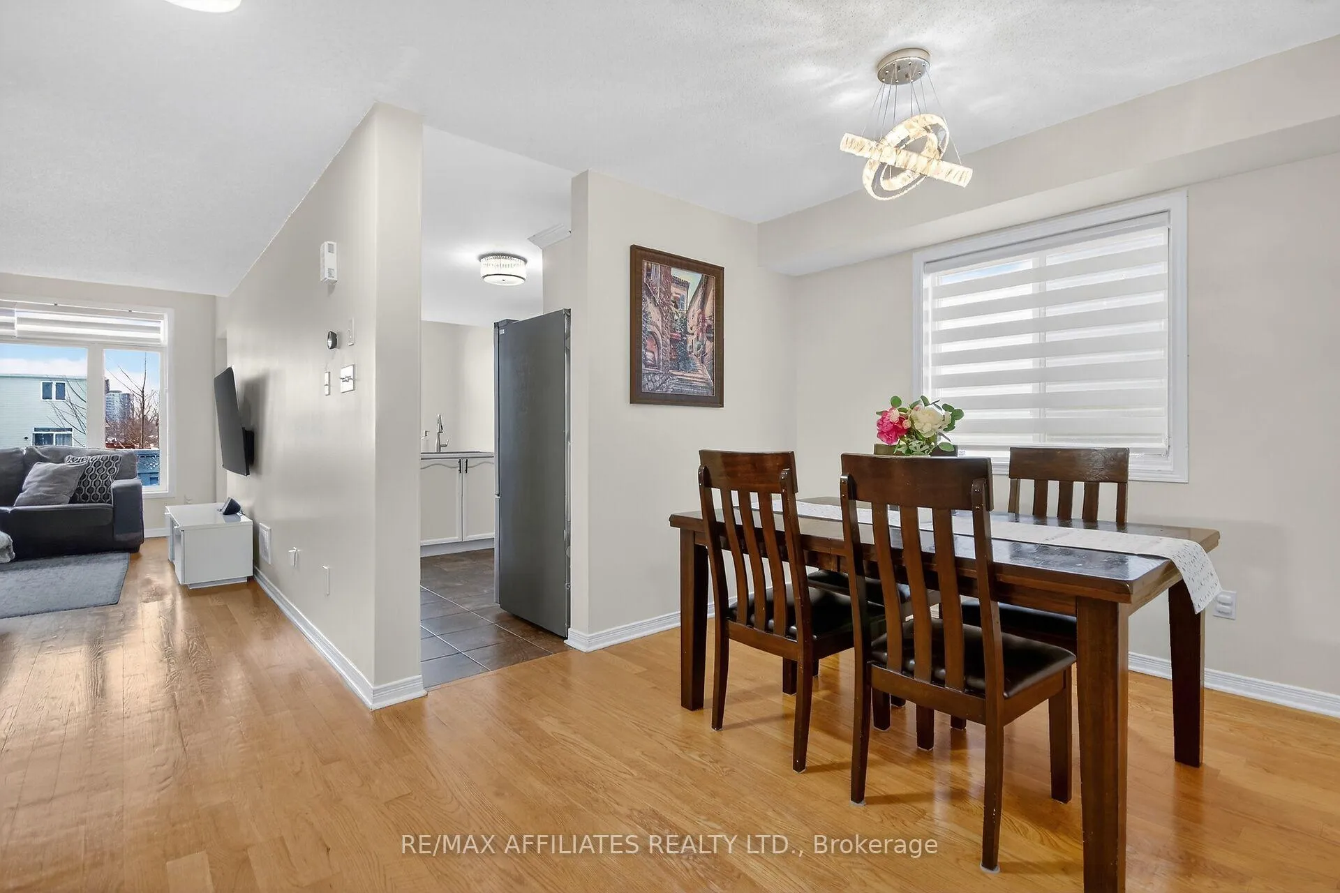 Photo 5 of 137 Lilibet Crescent, Ottawa, Ellwood — HOMEH