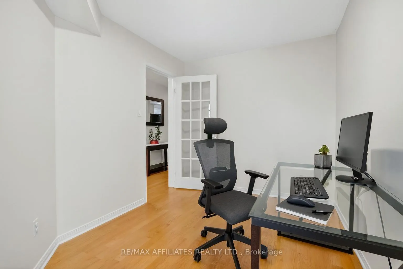 Photo 11 of 137 Lilibet Crescent, Ottawa, Ellwood — HOMEH