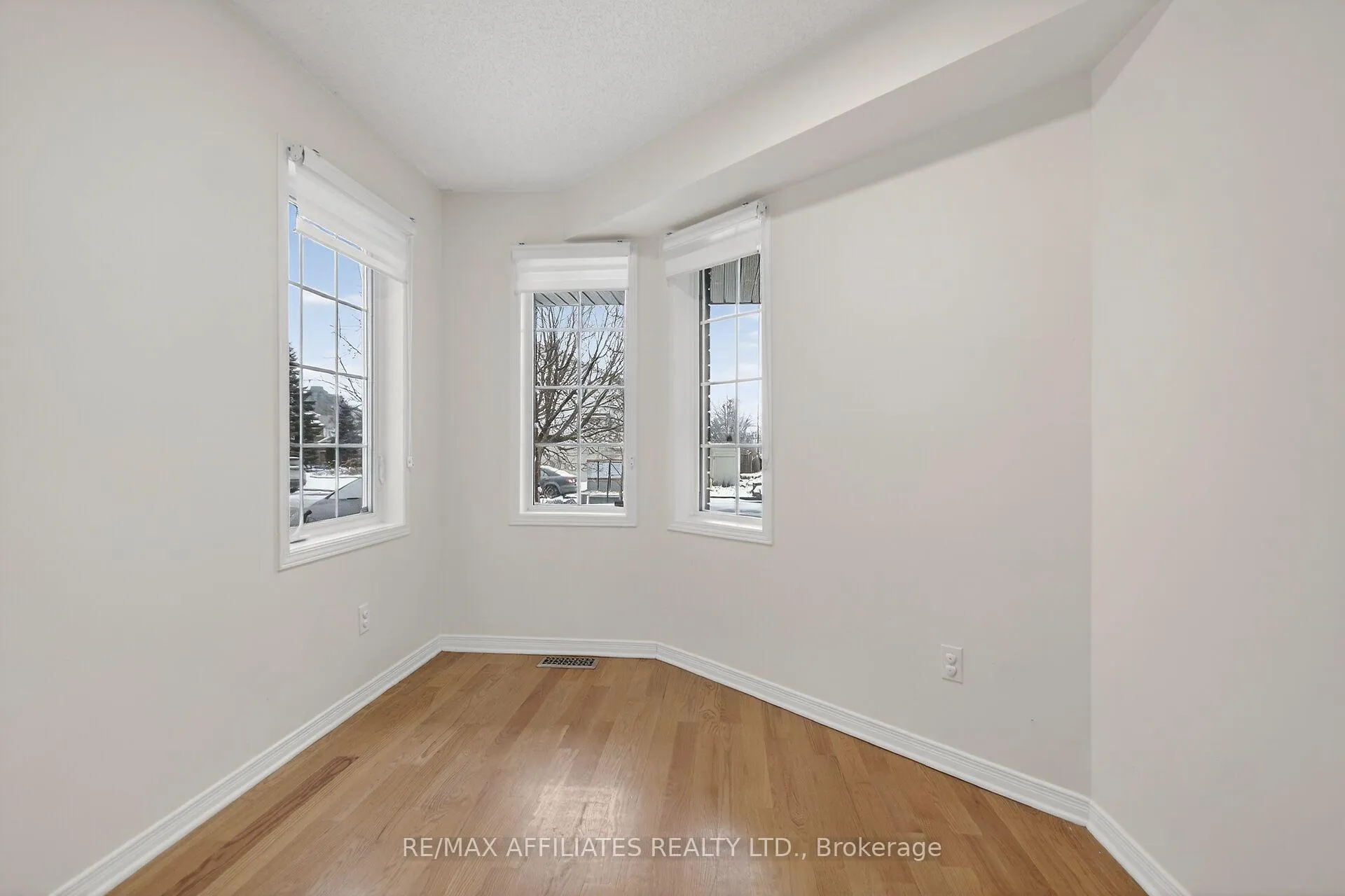 Photo 12 of 137 Lilibet Crescent, Ottawa, Ellwood — HOMEH