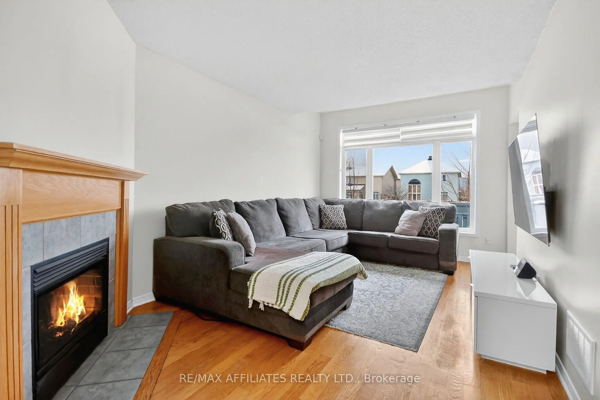 Photo 17 of 137 Lilibet Crescent, Ottawa, Ellwood — HOMEH