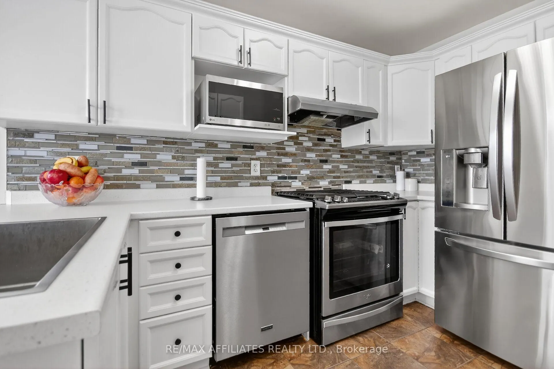 Photo 21 of 137 Lilibet Crescent, Ottawa, Ellwood — HOMEH