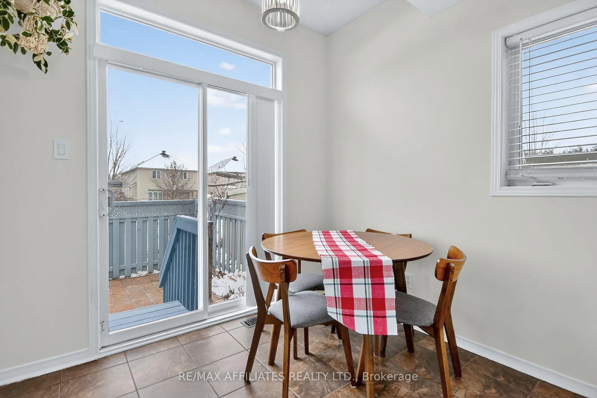Photo 23 of 137 Lilibet Crescent, Ottawa, Ellwood — HOMEH