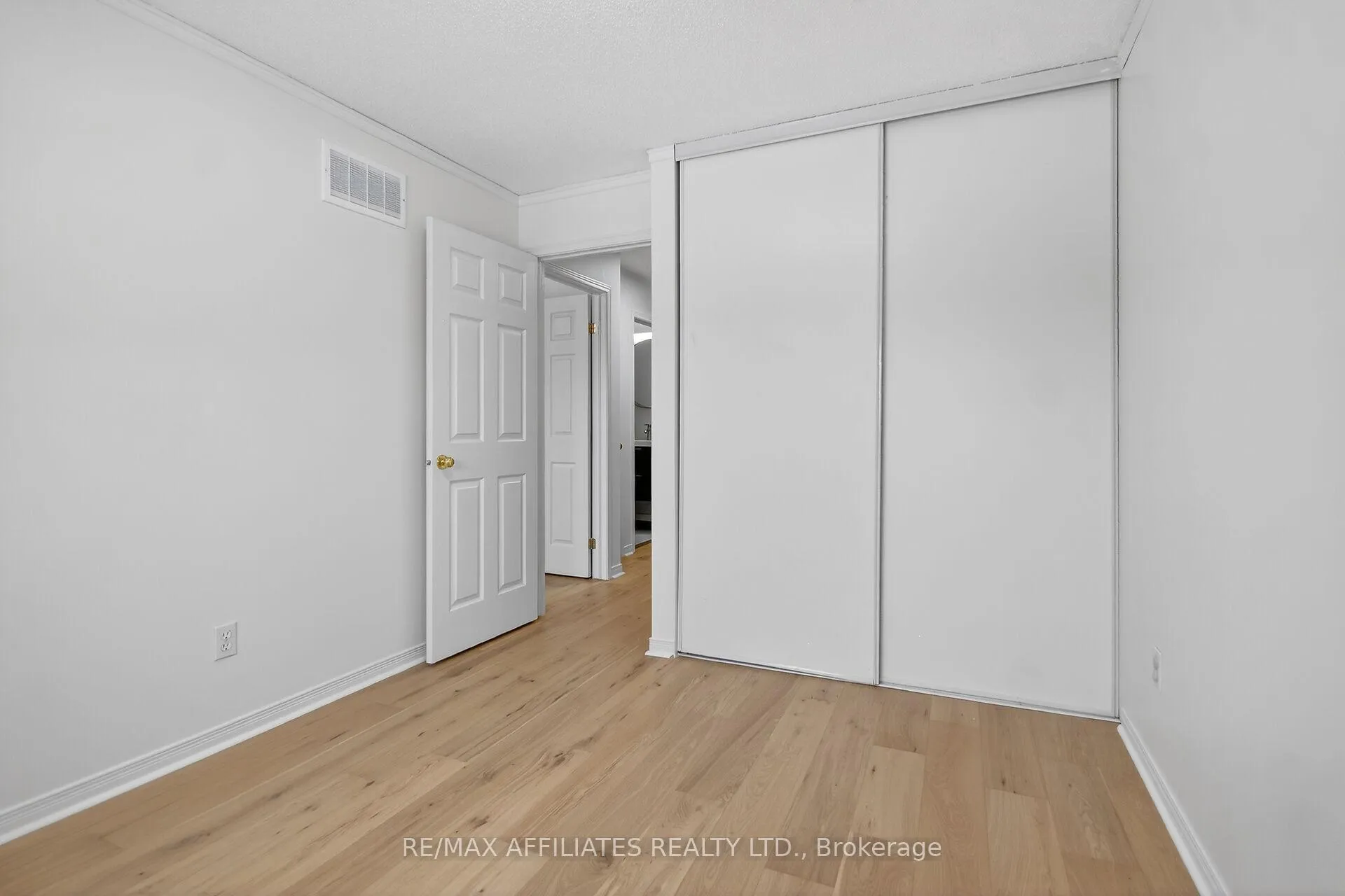 Photo 24 of 137 Lilibet Crescent, Ottawa, Ellwood — HOMEH