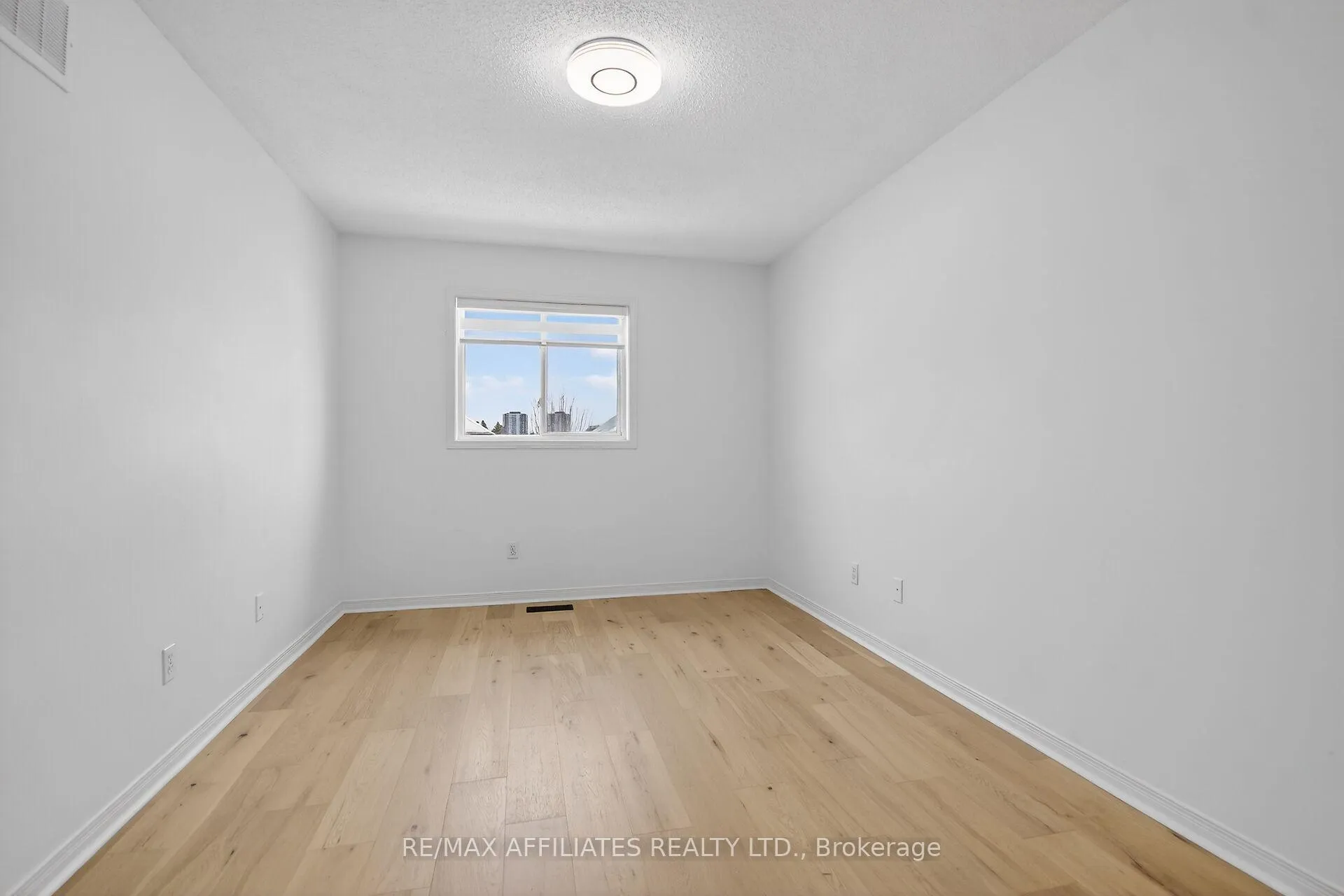 Photo 27 of 137 Lilibet Crescent, Ottawa, Ellwood — HOMEH