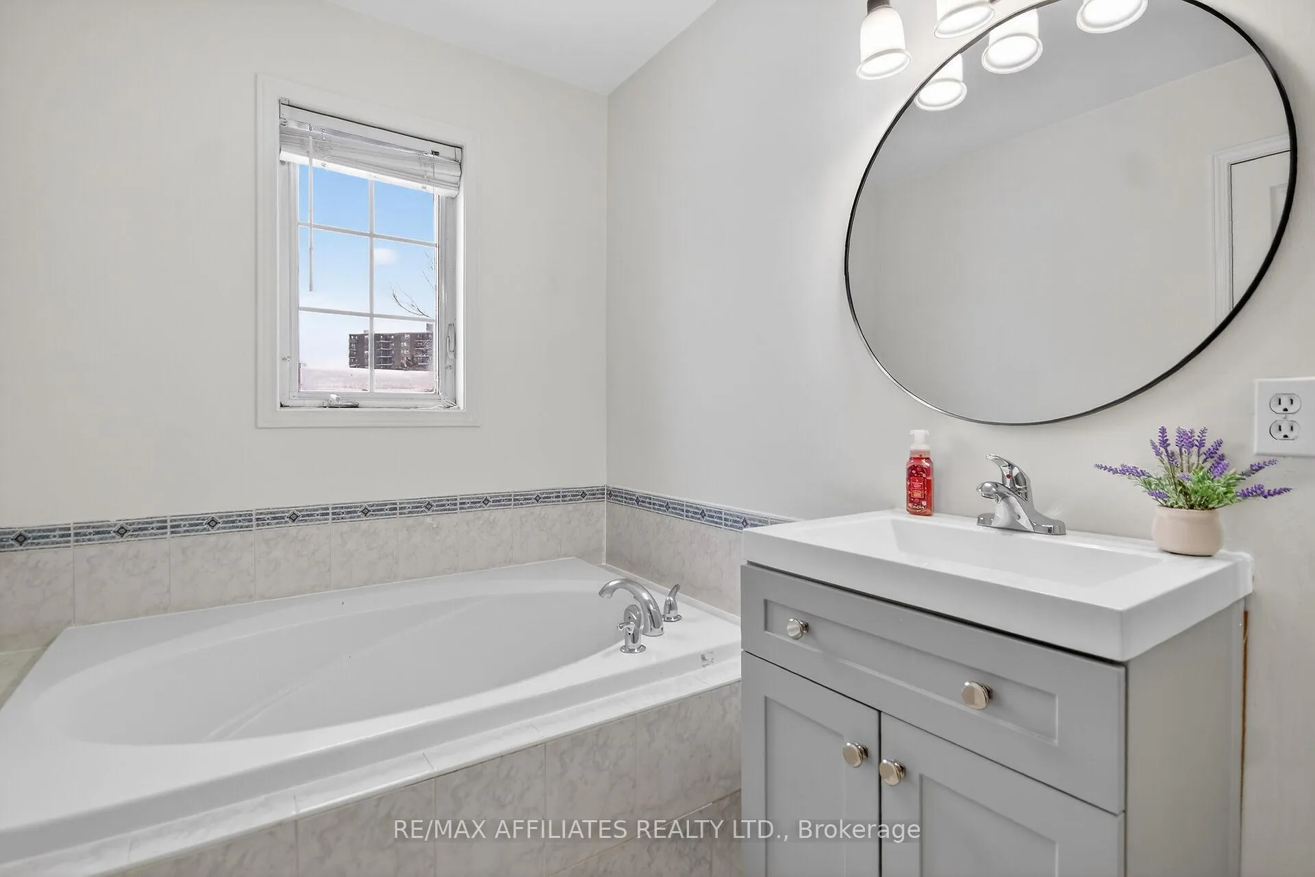Photo 35 of 137 Lilibet Crescent, Ottawa, Ellwood — HOMEH