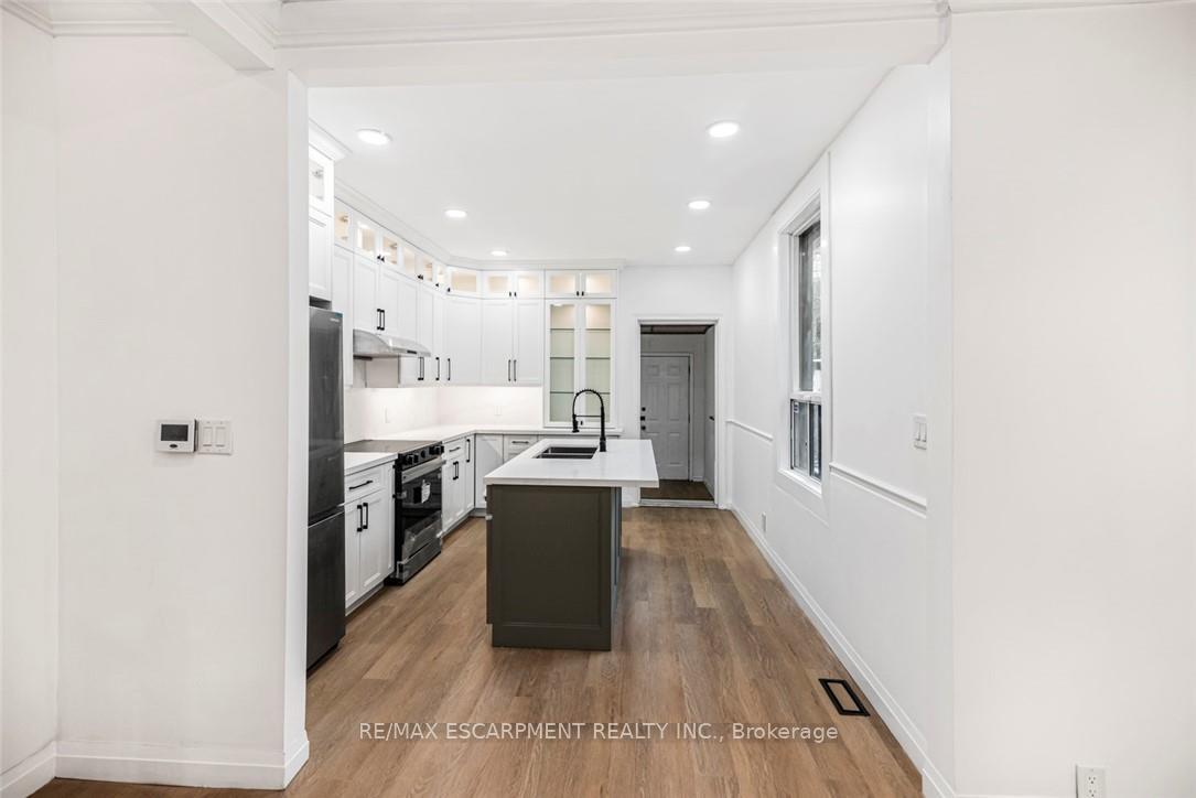 Photo 11 of 48 Aikman Avenue, Hamilton, Gibson — HOMEH