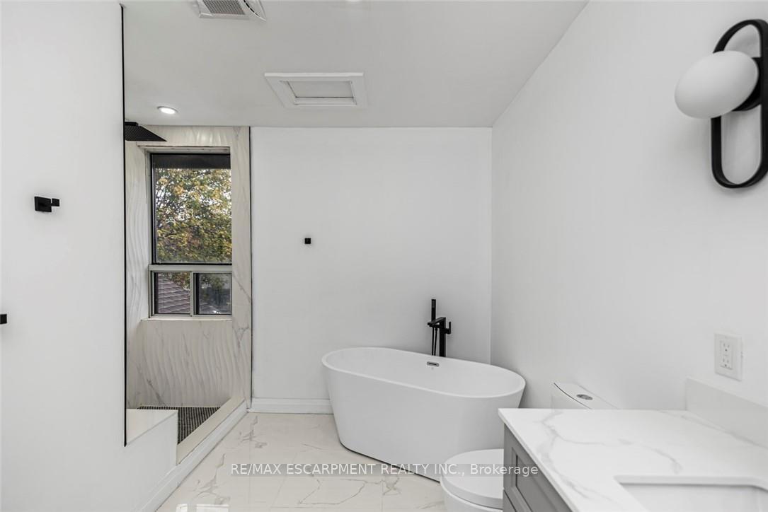 Photo 23 of 48 Aikman Avenue, Hamilton, Gibson — HOMEH