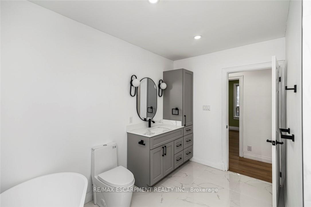 Photo 24 of 48 Aikman Avenue, Hamilton, Gibson — HOMEH