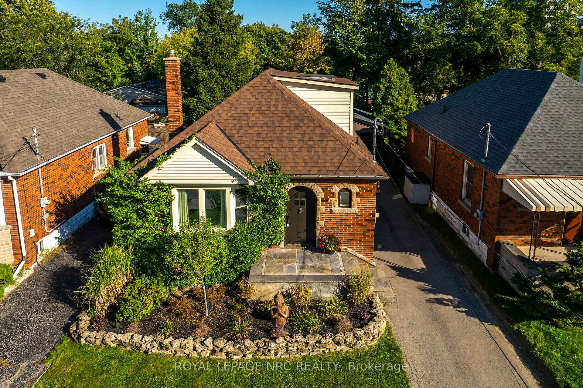 Photo 1 of 199 West 2nd Street, Hamilton, Southam — HOMEH
