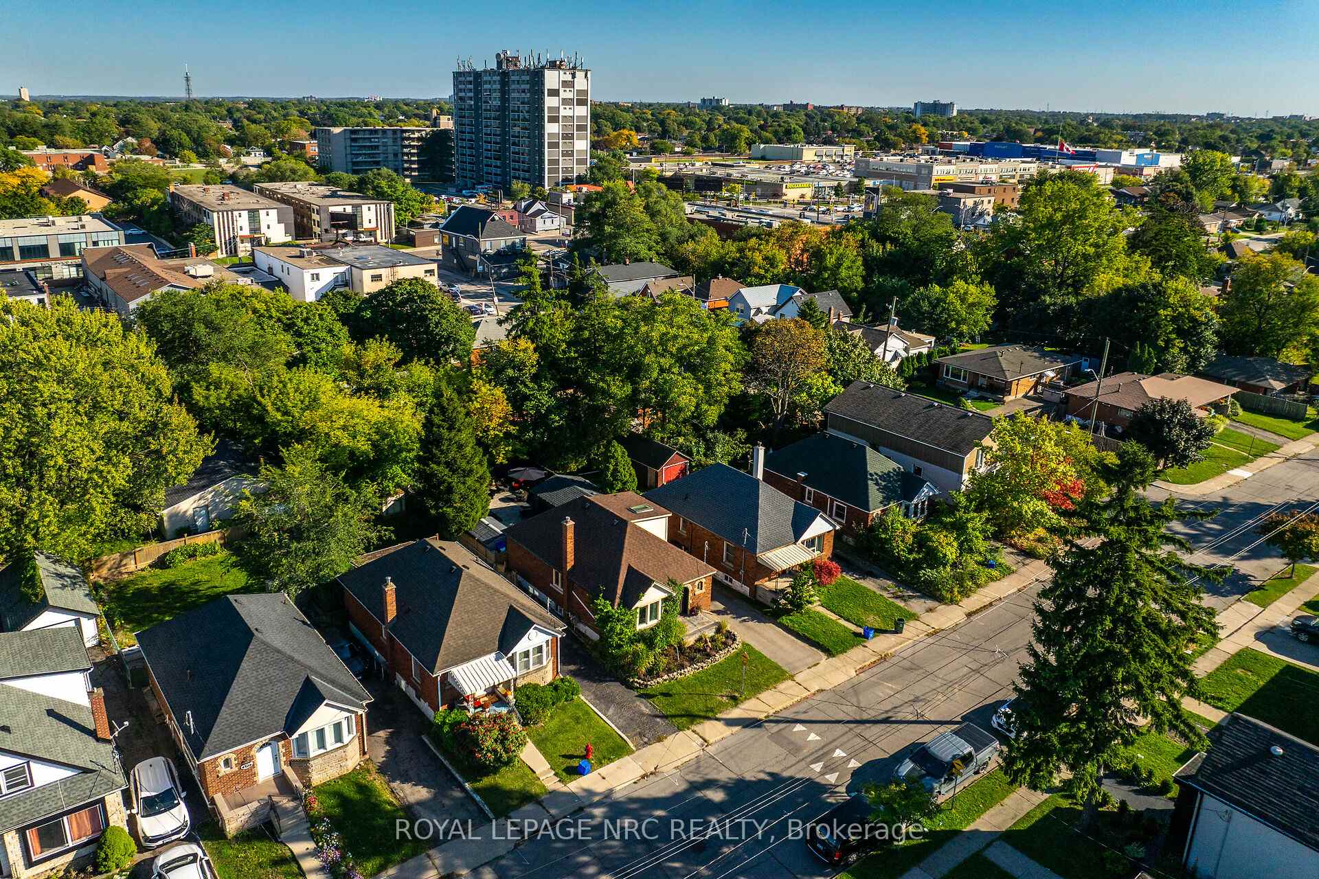 Photo 2 of 199 West 2nd Street, Hamilton, Southam — HOMEH