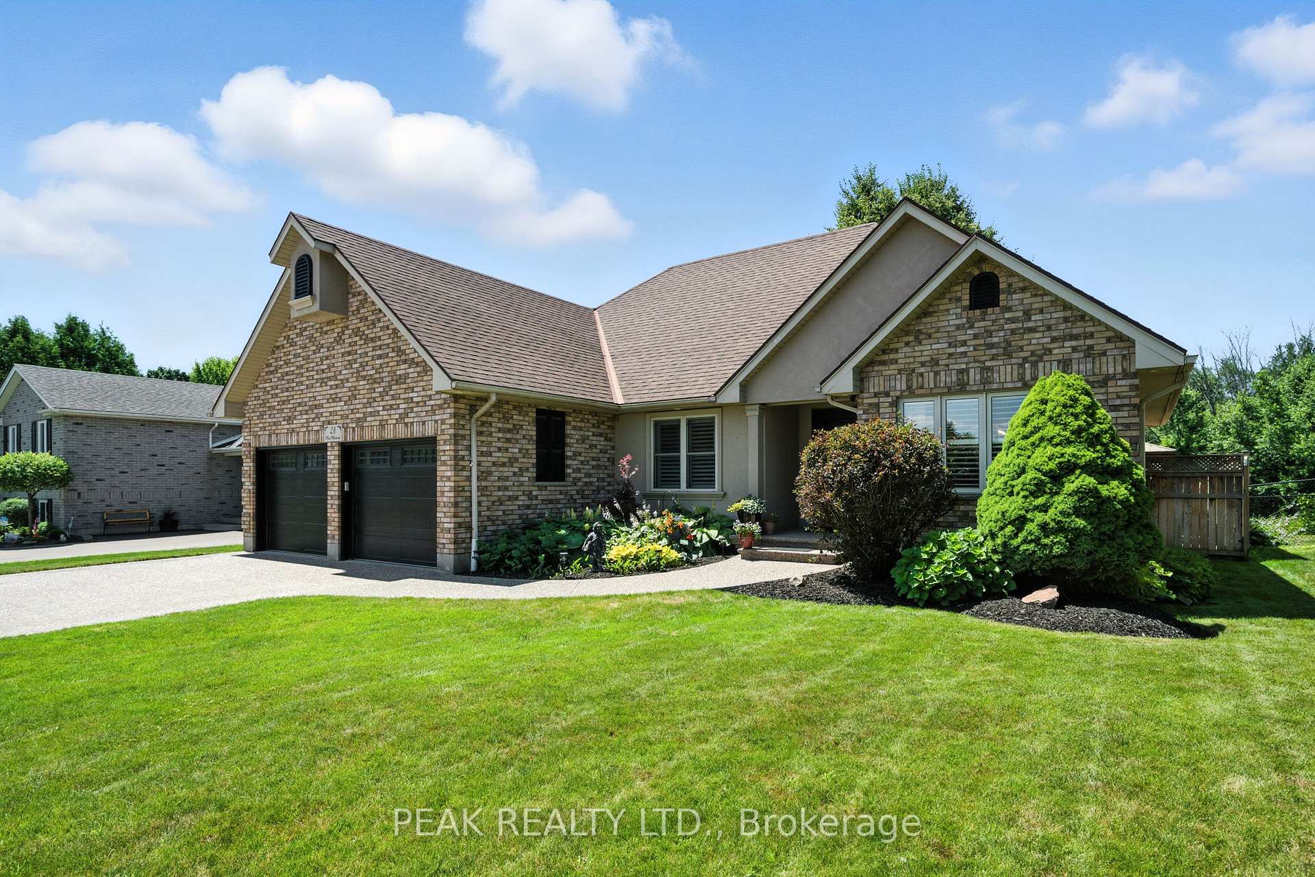 Photo 1 of 28 Macpherson Drive, Brant, Paris — HOMEH
