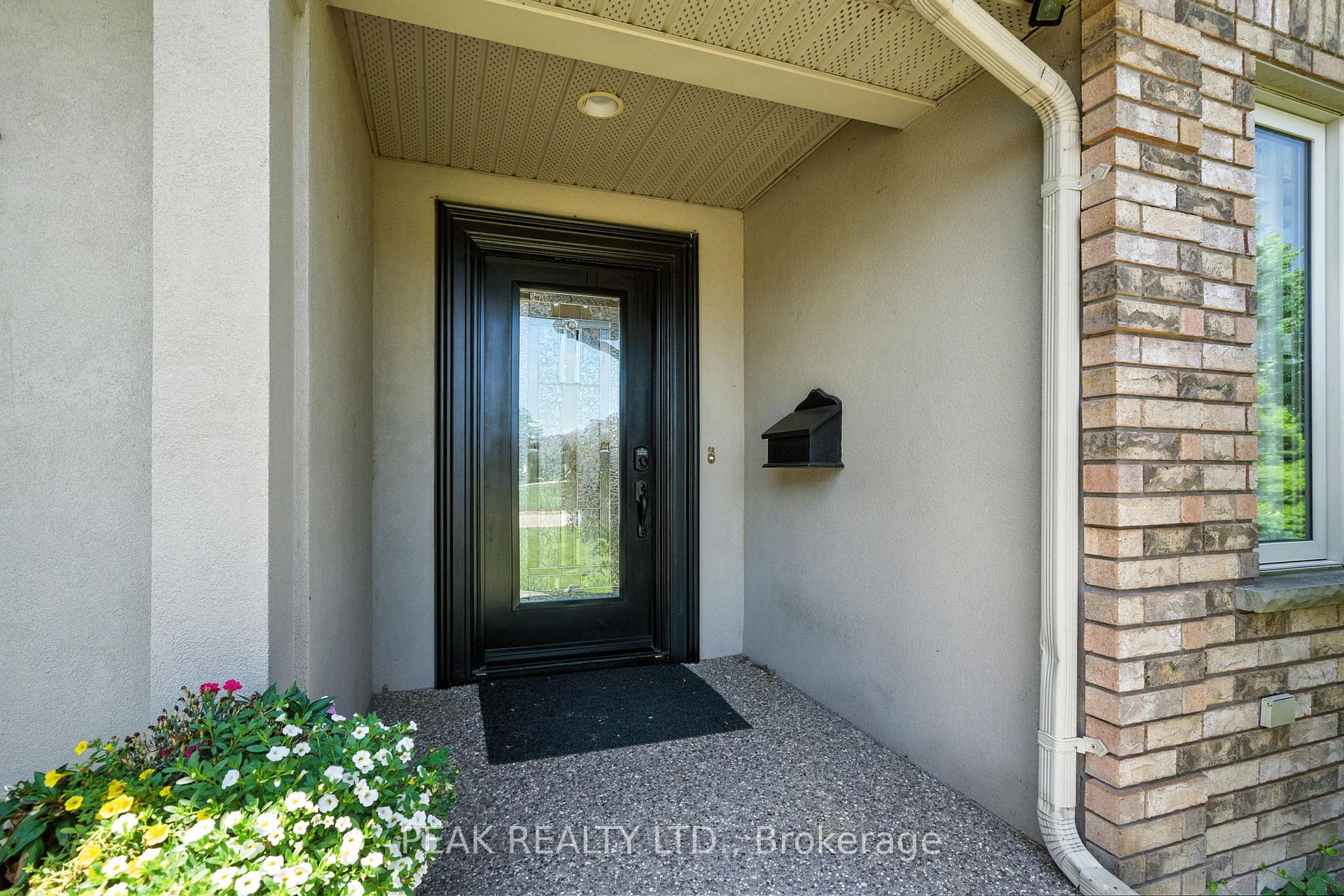 Photo 4 of 28 Macpherson Drive, Brant, Paris — HOMEH