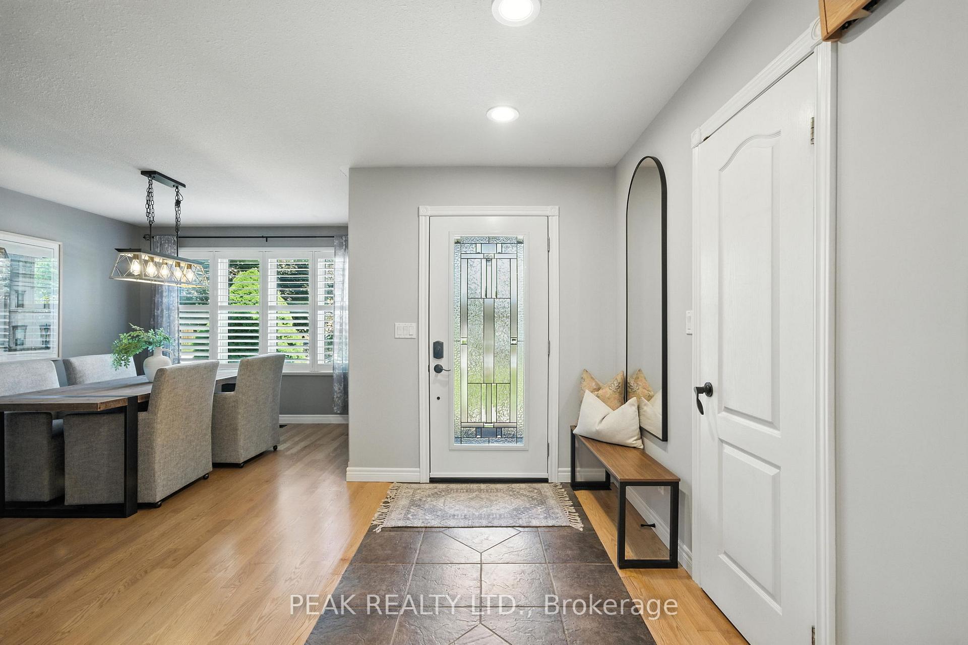 Photo 2 of 28 Macpherson Drive, Brant, Paris — HOMEH