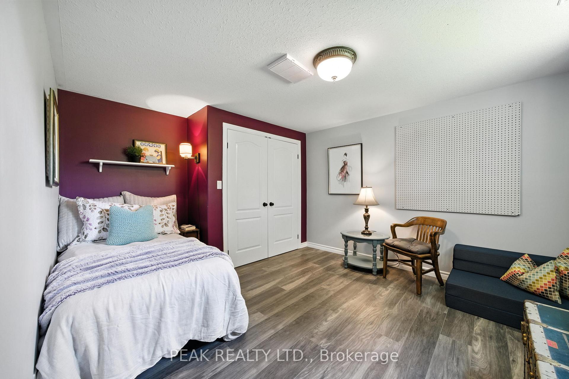 Photo 29 of 28 Macpherson Drive, Brant, Paris — HOMEH