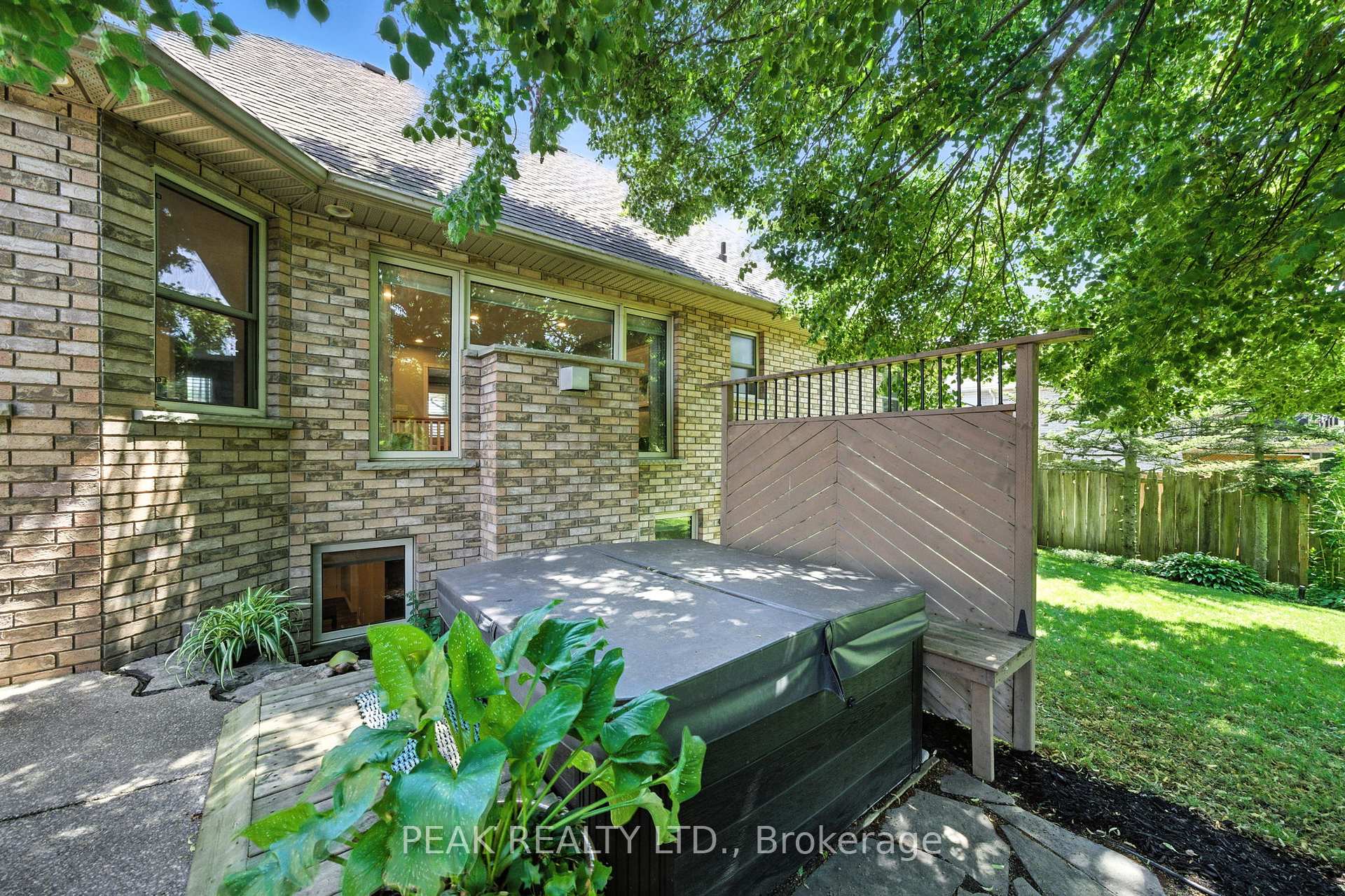 Photo 41 of 28 Macpherson Drive, Brant, Paris — HOMEH