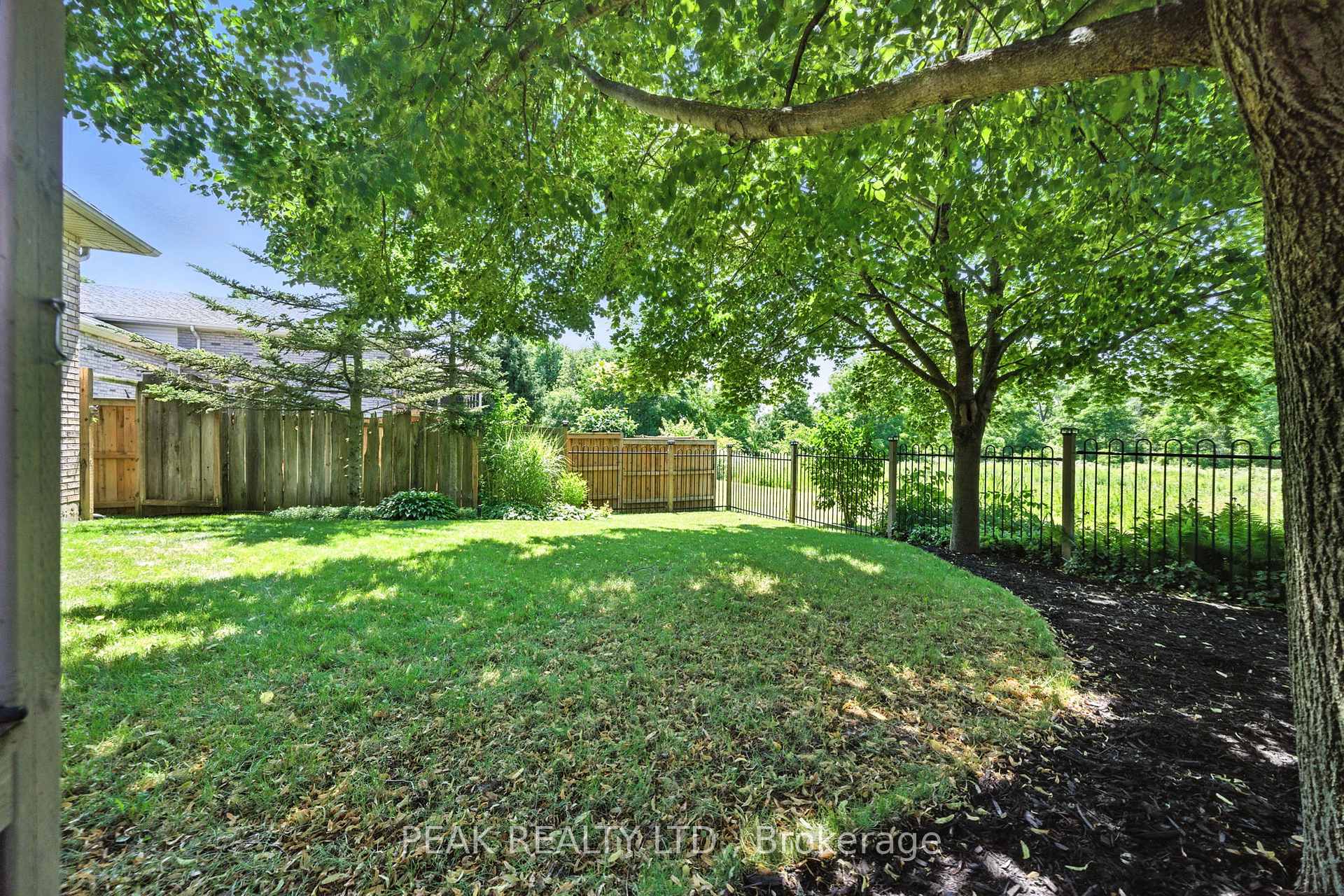 Photo 44 of 28 Macpherson Drive, Brant, Paris — HOMEH