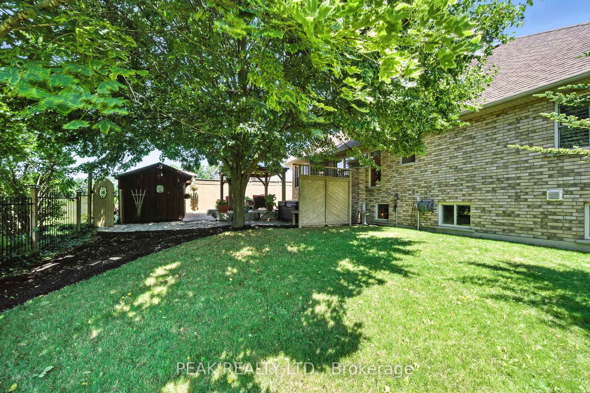 Photo 40 of 28 Macpherson Drive, Brant, Paris — HOMEH