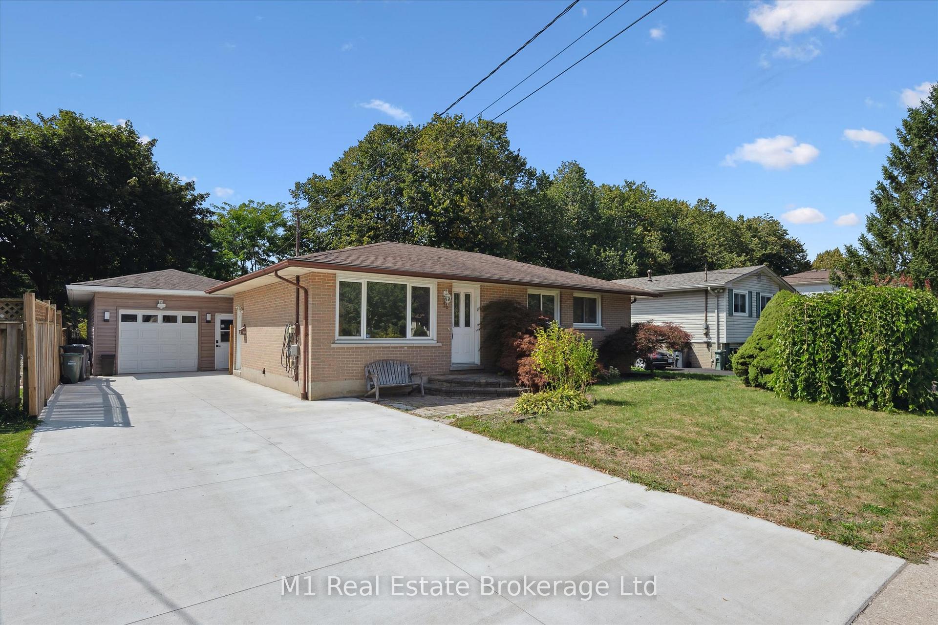 Front of 16 Hastings Boulevard
