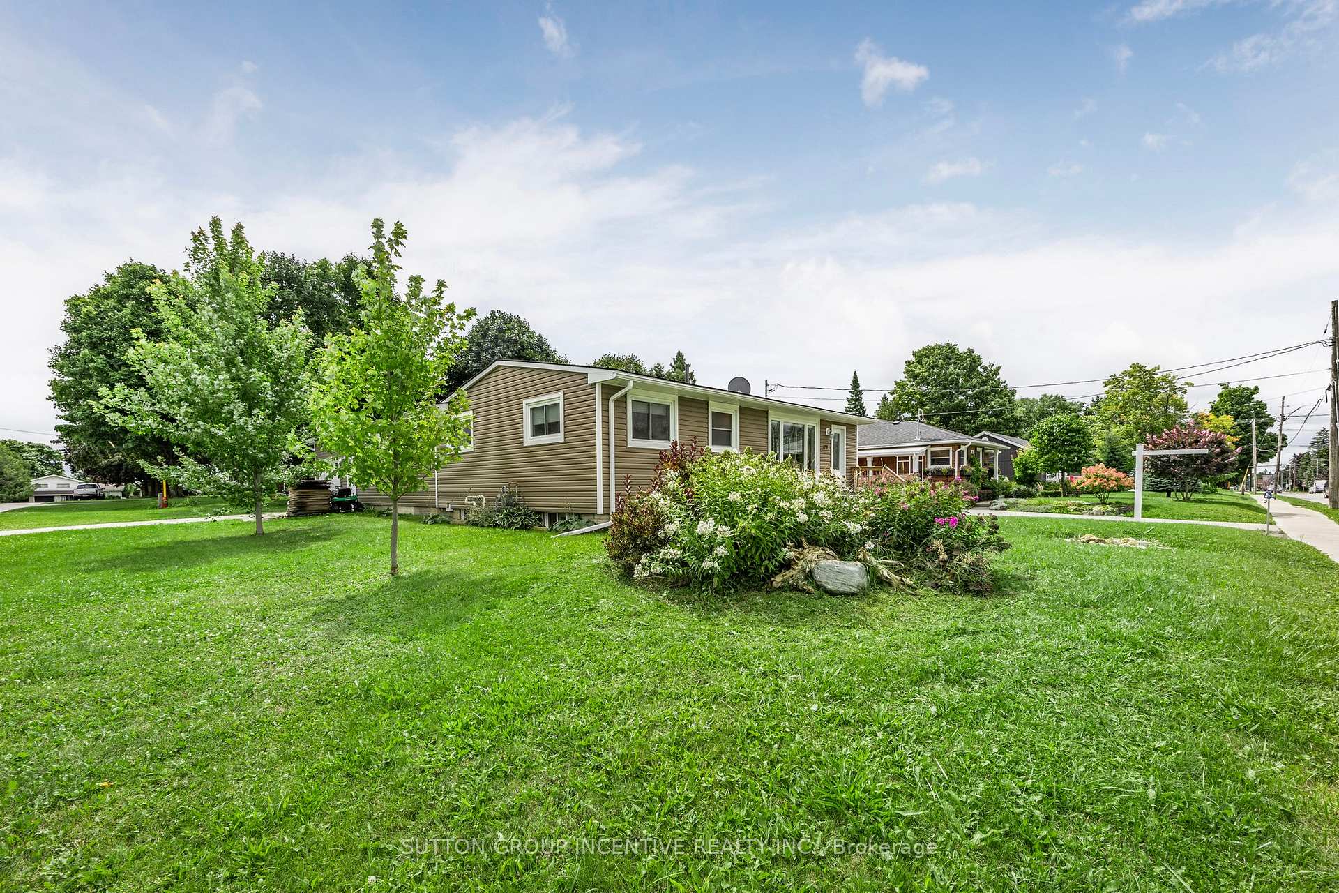 Photo 2 of 173 Main Street E, Grey Highlands — HOMEH