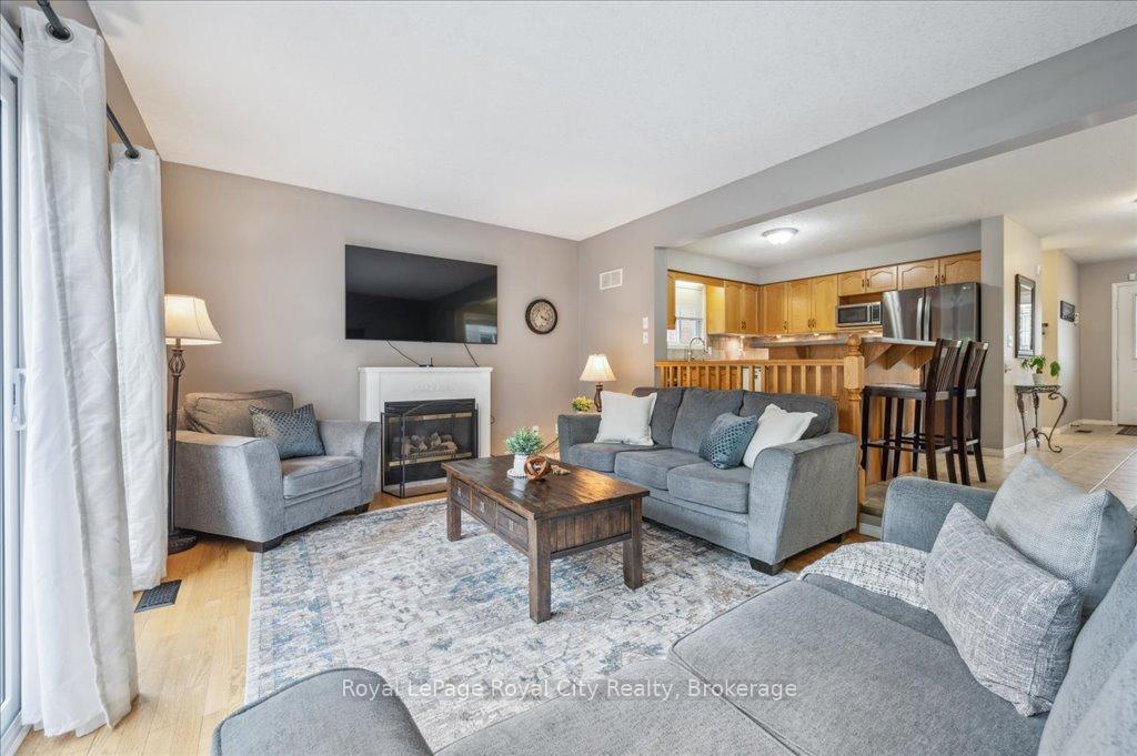 Photo 17 of 93 Doyle Drive, Guelph, Clairfields/Hanlon Business Park — HOMEH