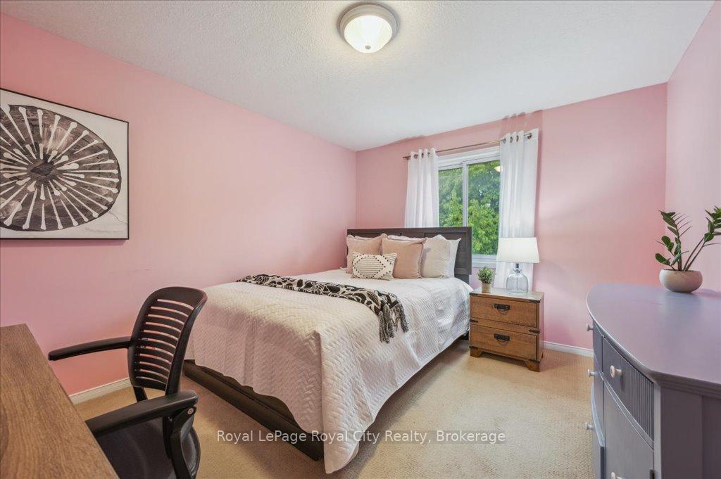 Photo 27 of 93 Doyle Drive, Guelph, Clairfields/Hanlon Business Park — HOMEH