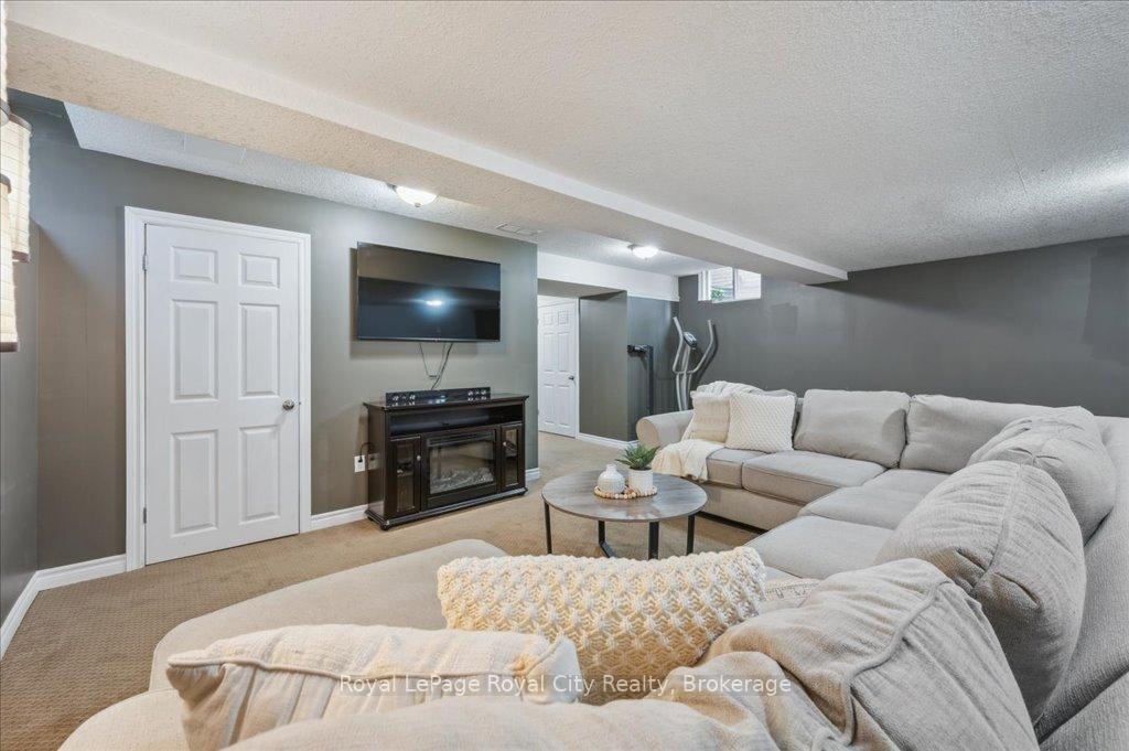 Photo 31 of 93 Doyle Drive, Guelph, Clairfields/Hanlon Business Park — HOMEH