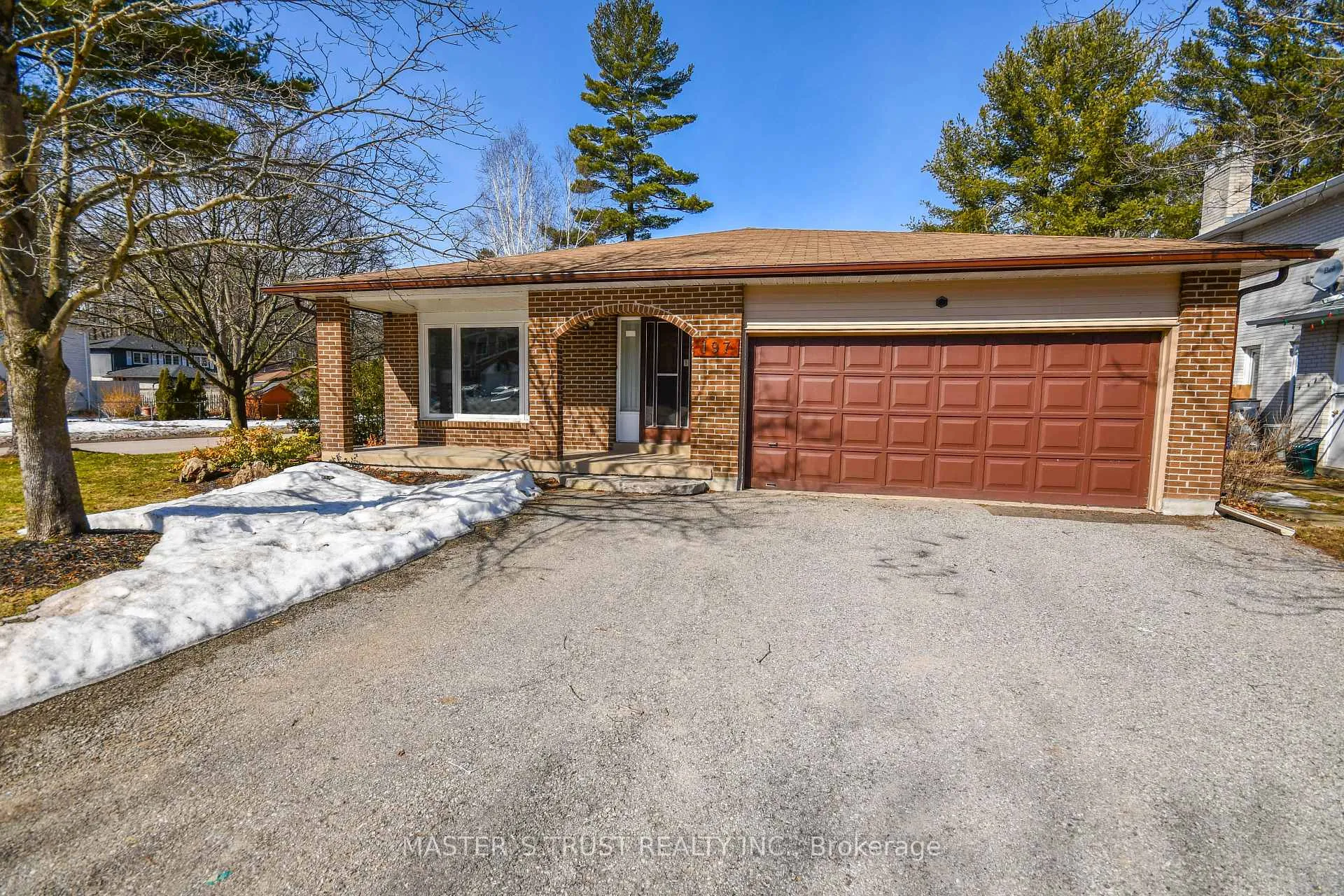 Photo 2 of Unit Upper Unit, 197 Browning Trail, Barrie, Letitia Heights — HOMEH