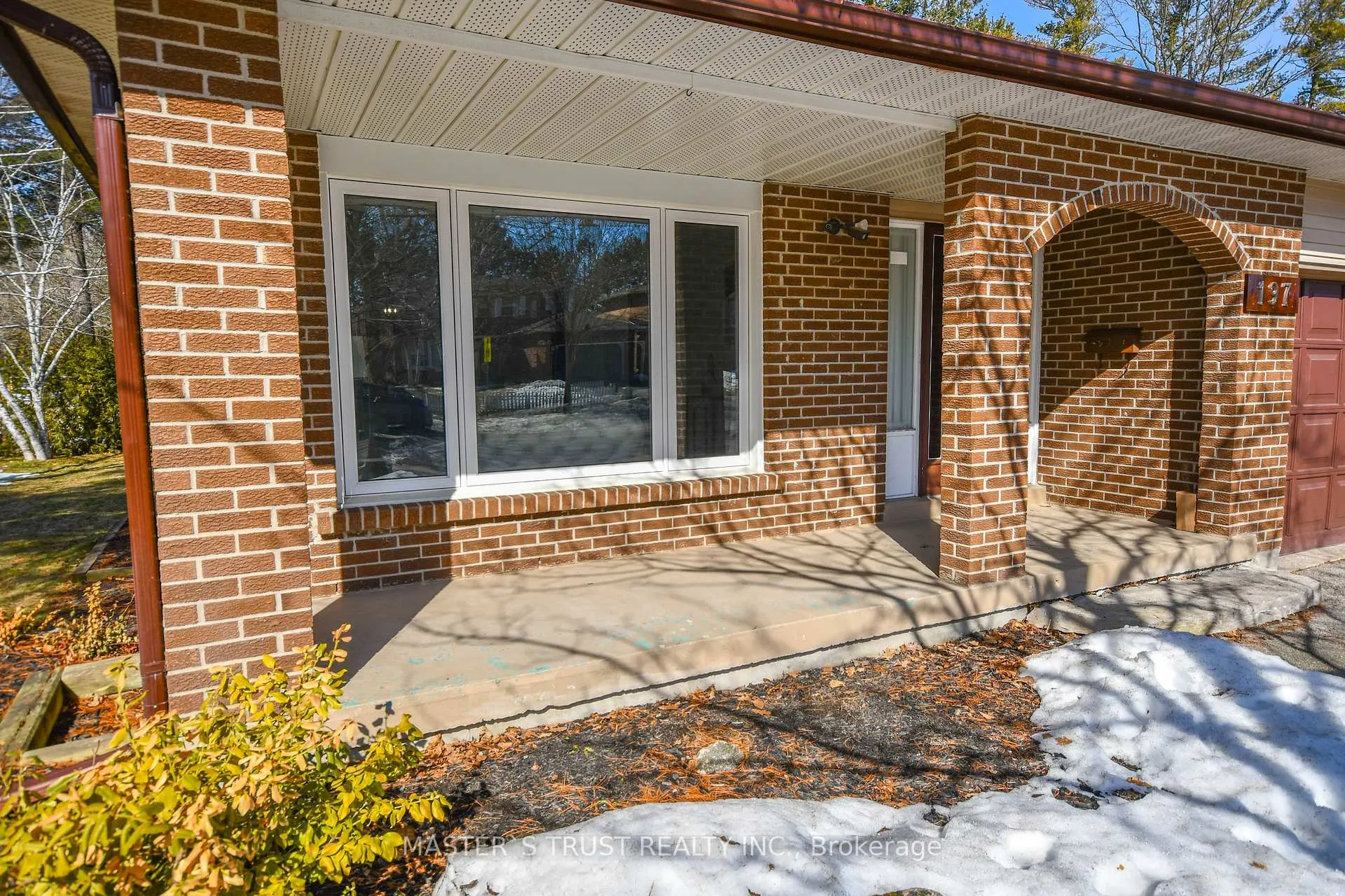 Photo 6 of Unit Upper Unit, 197 Browning Trail, Barrie, Letitia Heights — HOMEH
