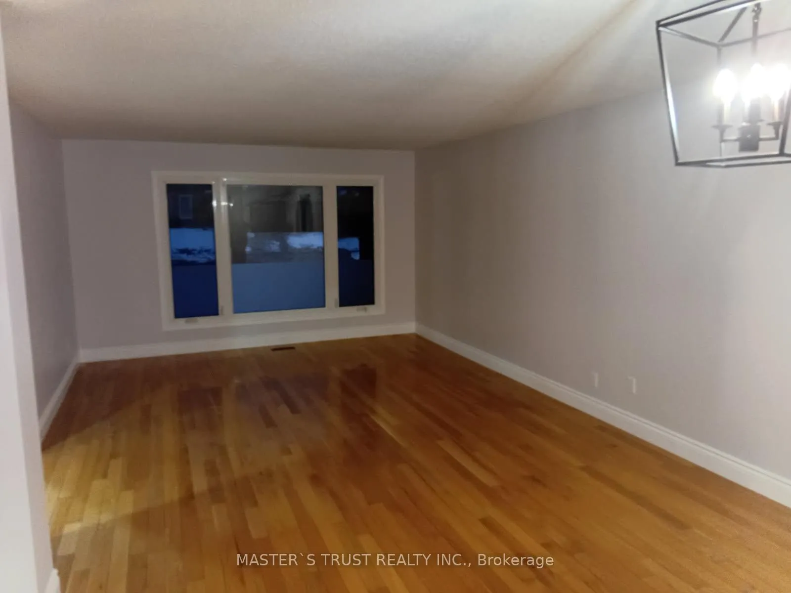 Photo 11 of Unit Upper Unit, 197 Browning Trail, Barrie, Letitia Heights — HOMEH