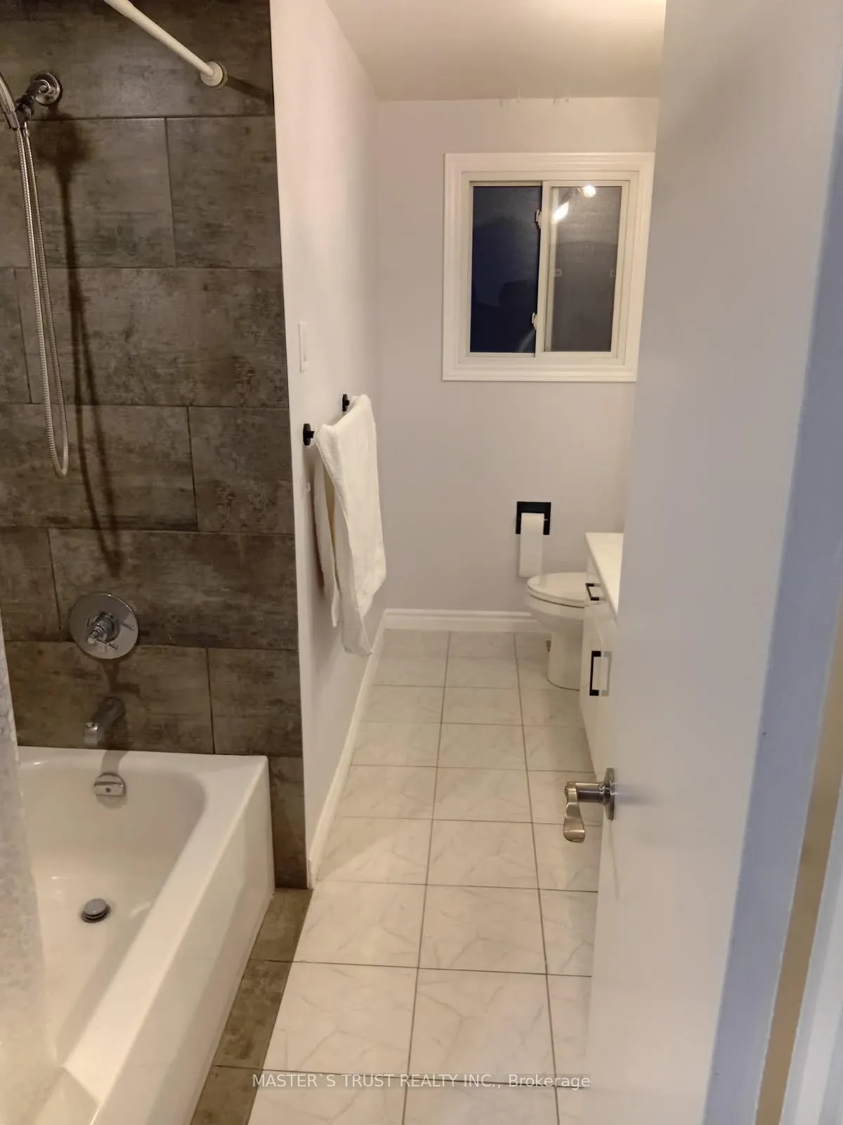 Photo 15 of Unit Upper Unit, 197 Browning Trail, Barrie, Letitia Heights — HOMEH