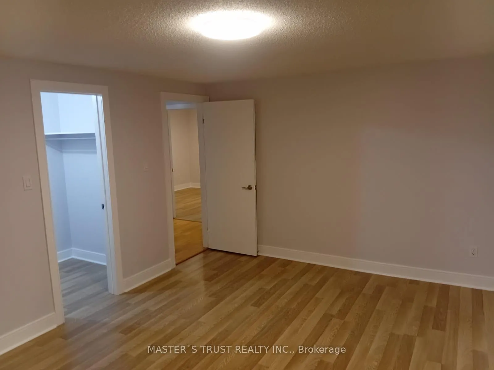 Photo 18 of Unit Upper Unit, 197 Browning Trail, Barrie, Letitia Heights — HOMEH
