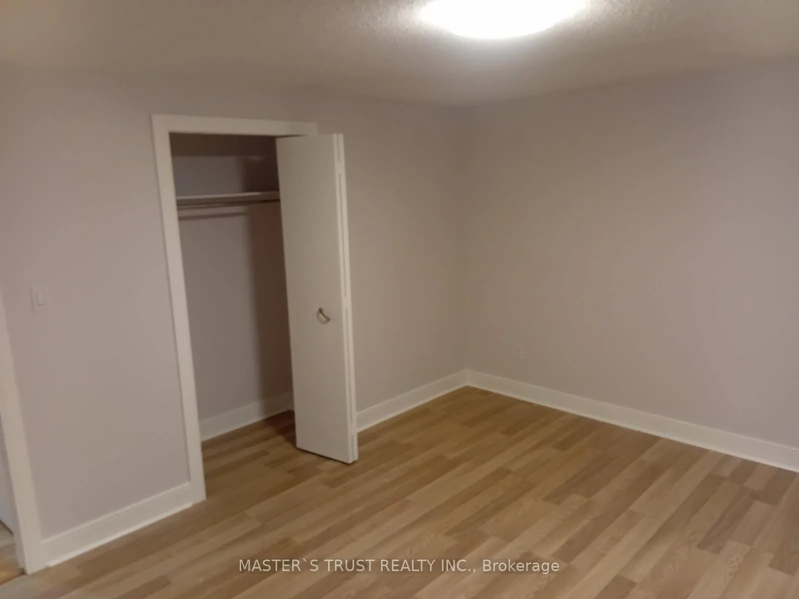 Photo 20 of Unit Upper Unit, 197 Browning Trail, Barrie, Letitia Heights — HOMEH