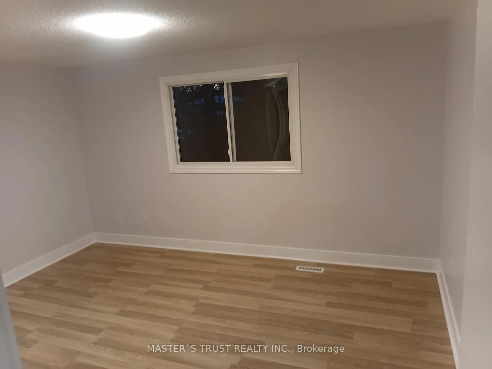Photo 21 of Unit Upper Unit, 197 Browning Trail, Barrie, Letitia Heights — HOMEH