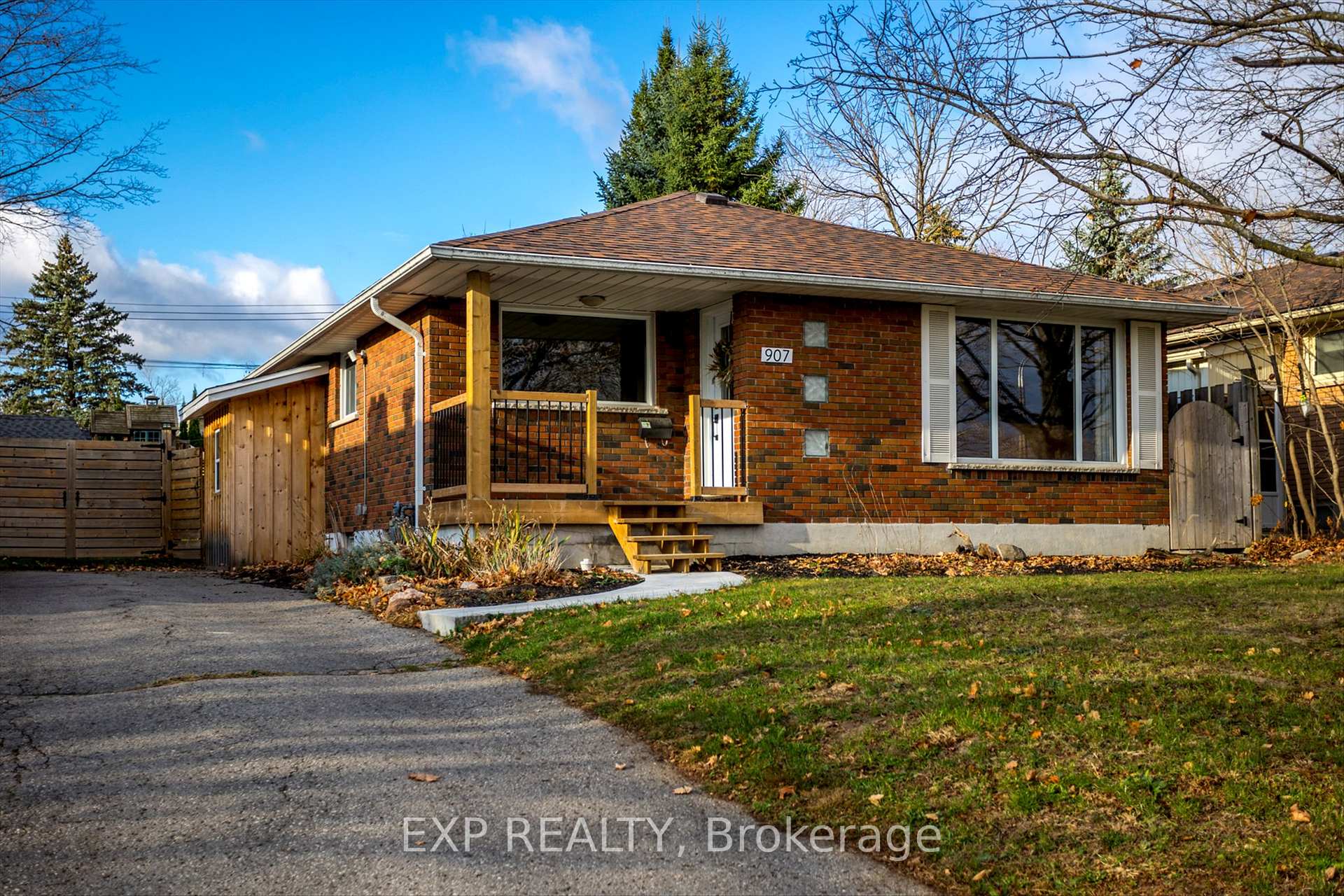 Front of 907 Rosehill Drive