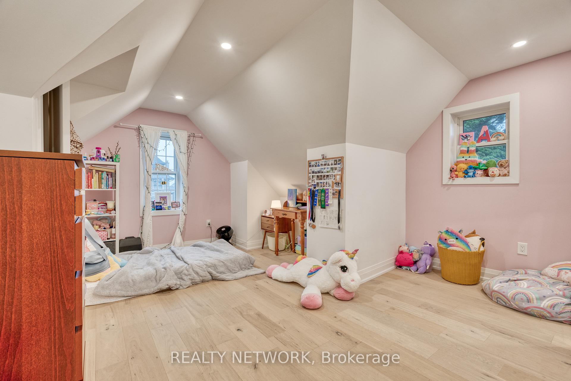 Photo 25 of 68 Mountain Park Avenue, Hamilton, Inch Park — HOMEH