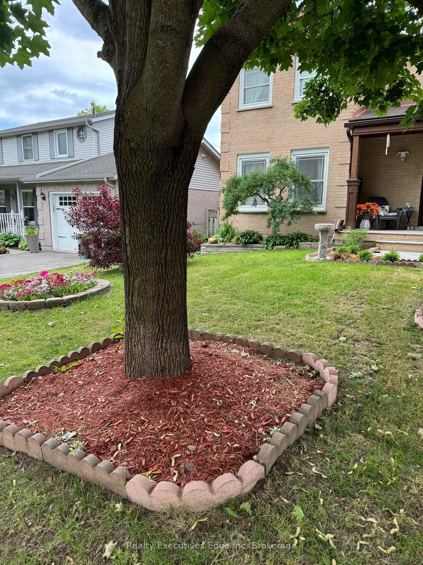 Photo 3 of 23 Sagewood Place, Guelph, Kortright West — HOMEH
