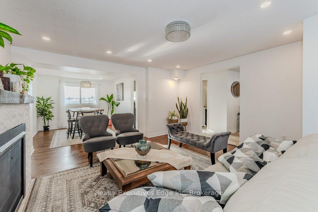Photo 10 of 23 Sagewood Place, Guelph, Kortright West — HOMEH