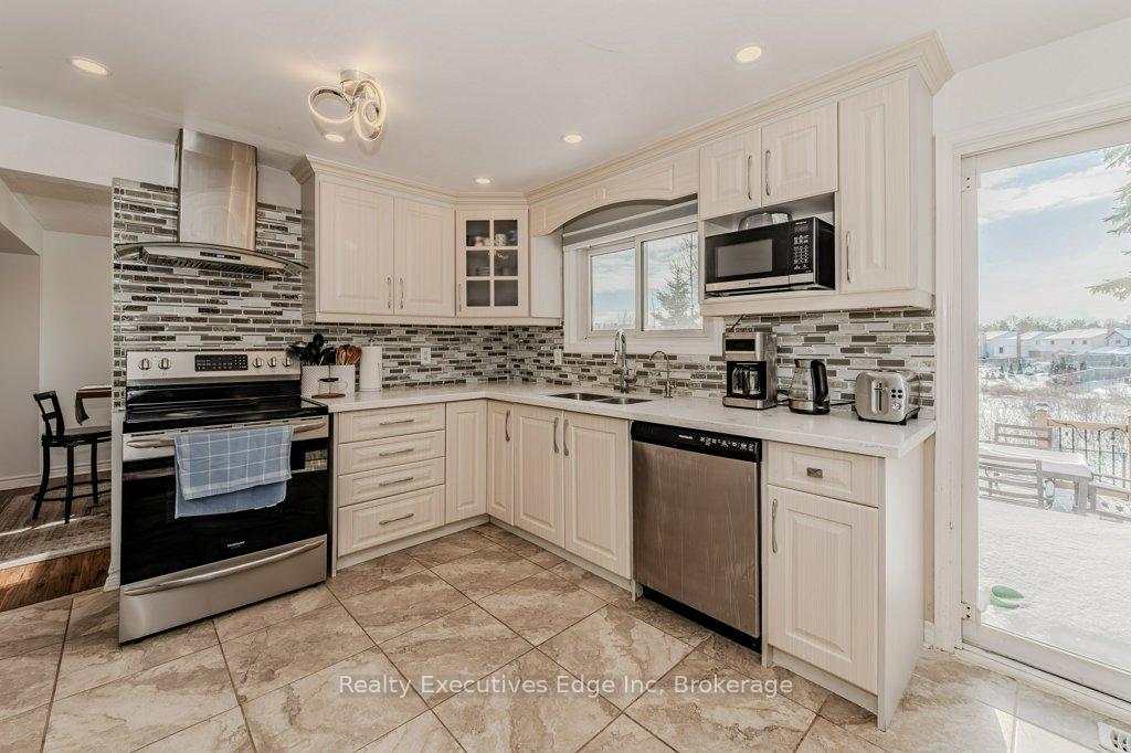 Photo 13 of 23 Sagewood Place, Guelph, Kortright West — HOMEH