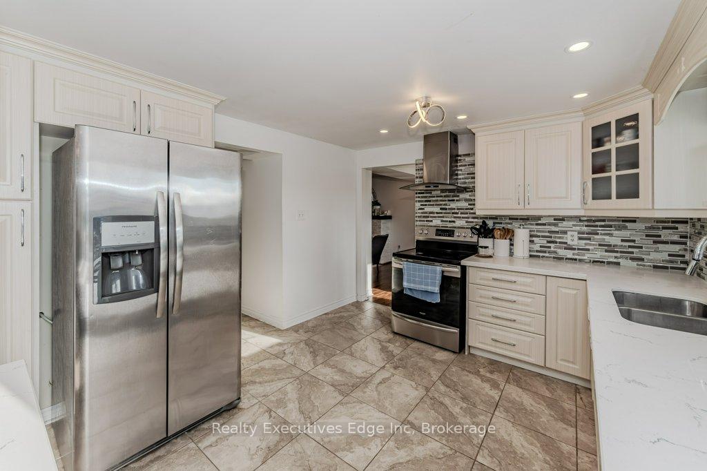 Photo 14 of 23 Sagewood Place, Guelph, Kortright West — HOMEH