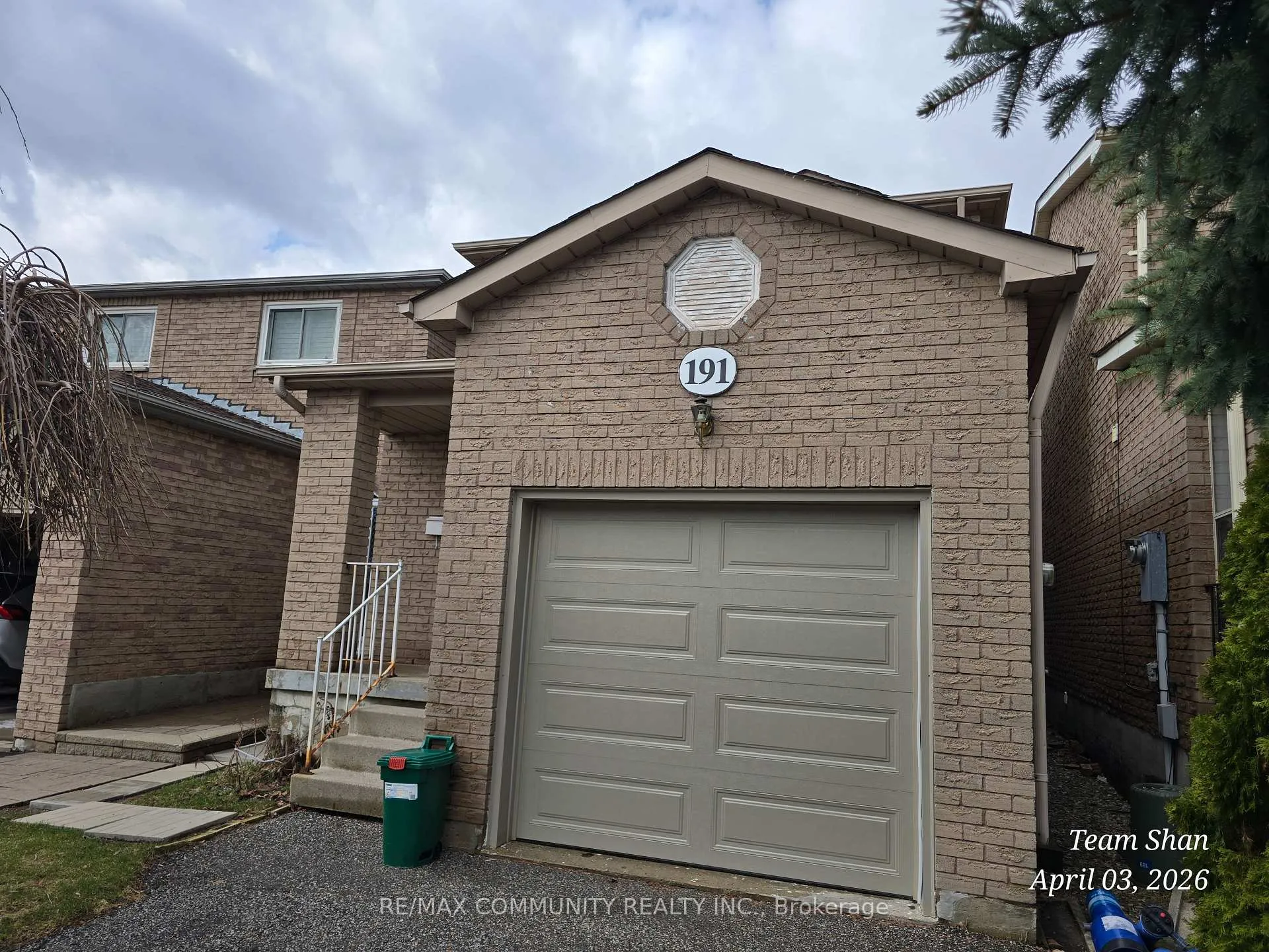 Photo 2 of 191 Stather Crescent, Markham, Milliken Mills East — HOMEH