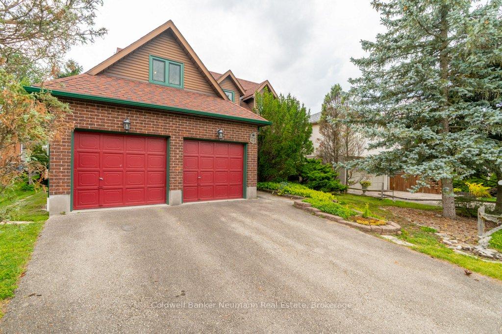 Photo 3 of 27 Celia Crescent, Guelph, Dovercliffe Park/Old University — HOMEH