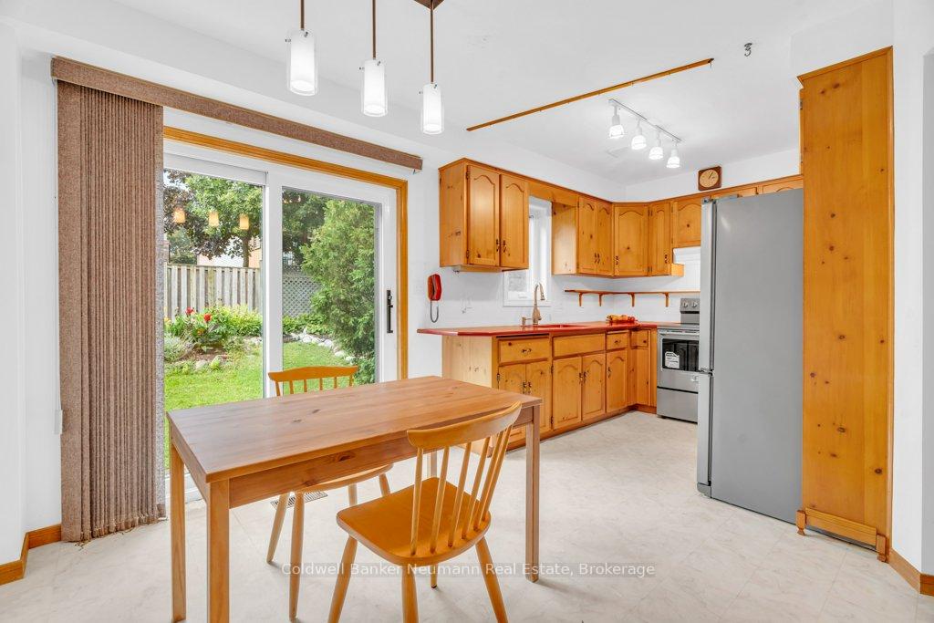 Photo 13 of 27 Celia Crescent, Guelph, Dovercliffe Park/Old University — HOMEH