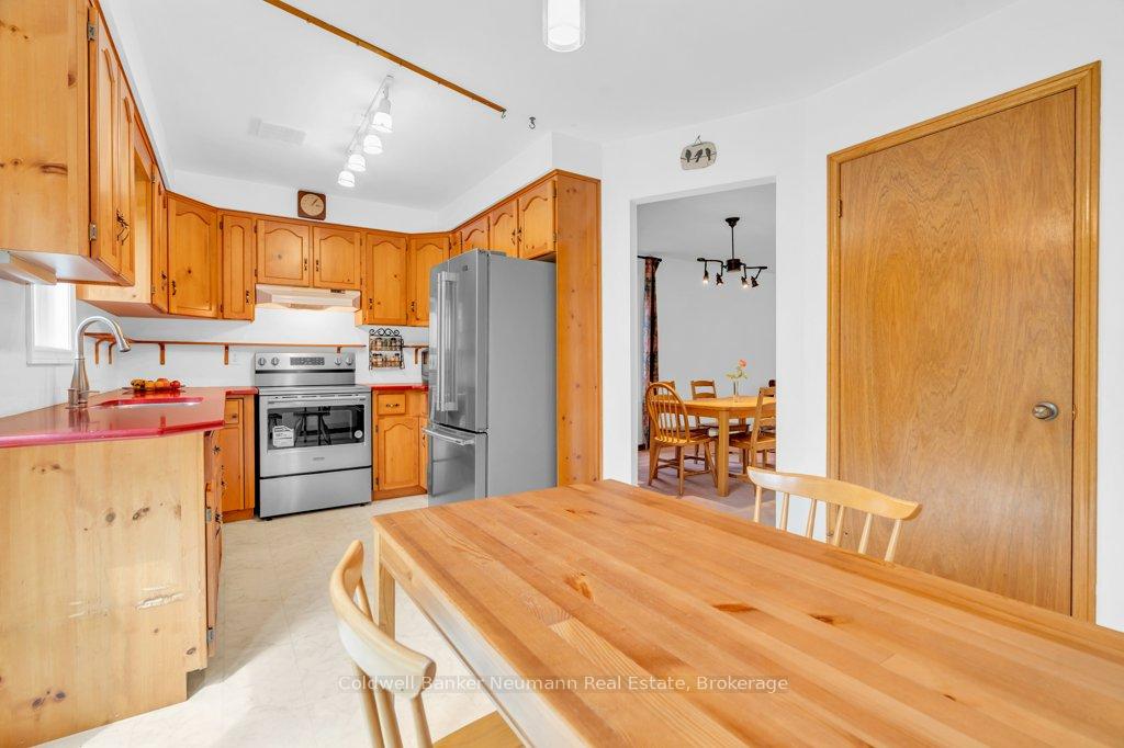 Photo 14 of 27 Celia Crescent, Guelph, Dovercliffe Park/Old University — HOMEH