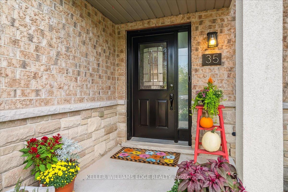 Photo 3 of 35 Pettit Street, Hamilton, Winona — HOMEH