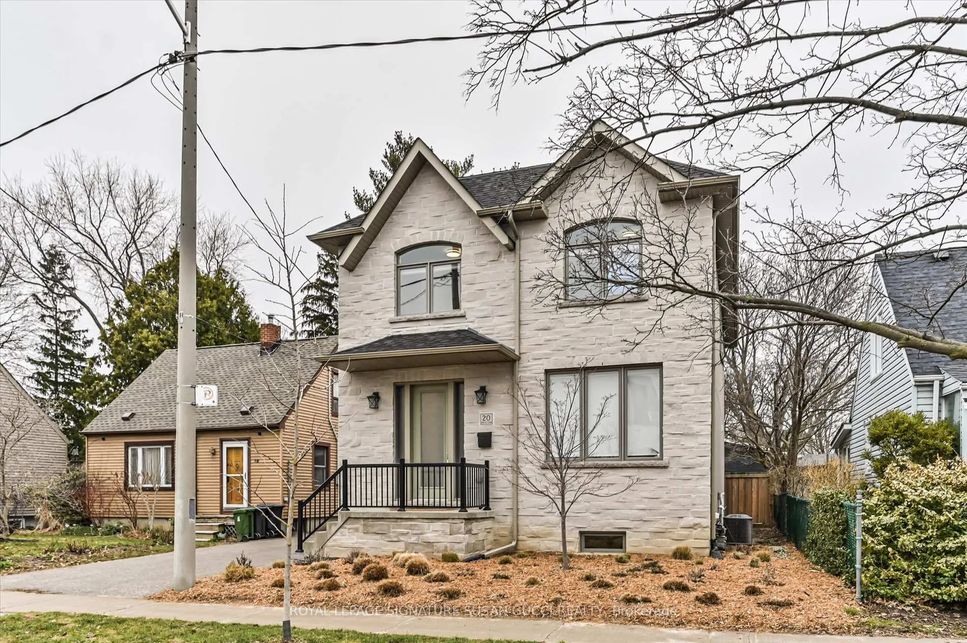 Front of 20 Warvet Crescent