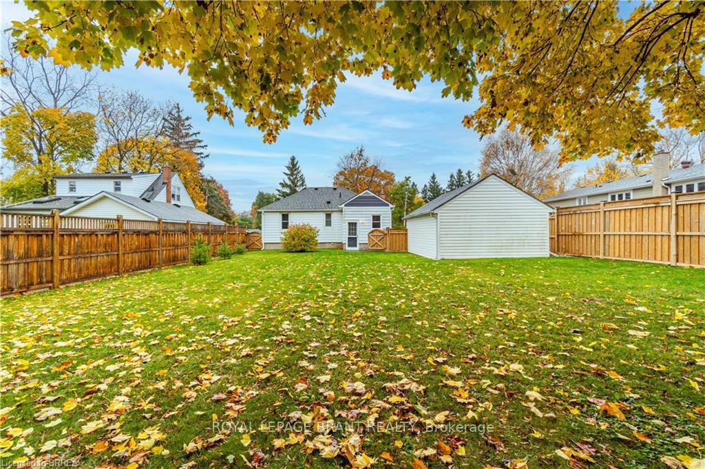Photo 2 of 49 Kelly Street, Hamilton, Waterdown — HOMEH