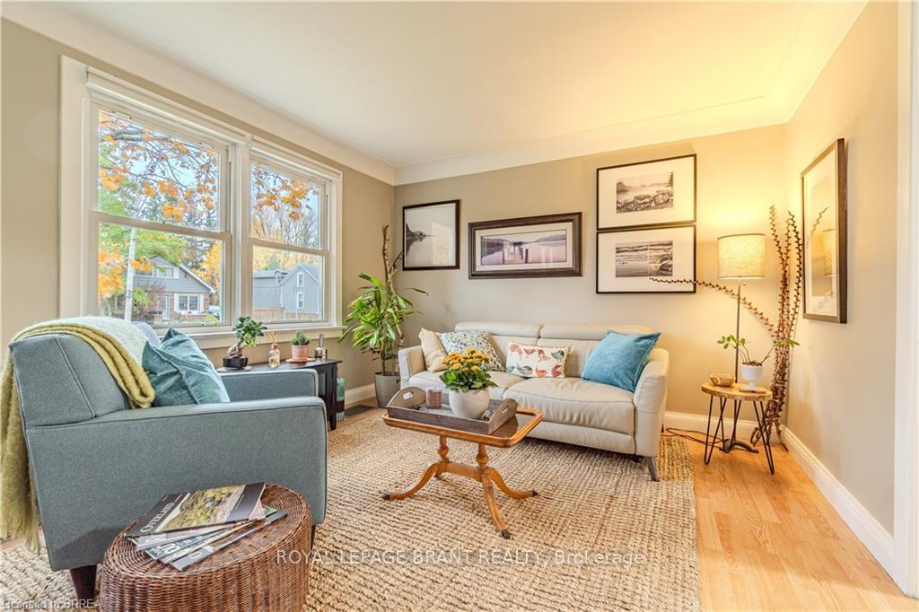 Photo 4 of 49 Kelly Street, Hamilton, Waterdown — HOMEH