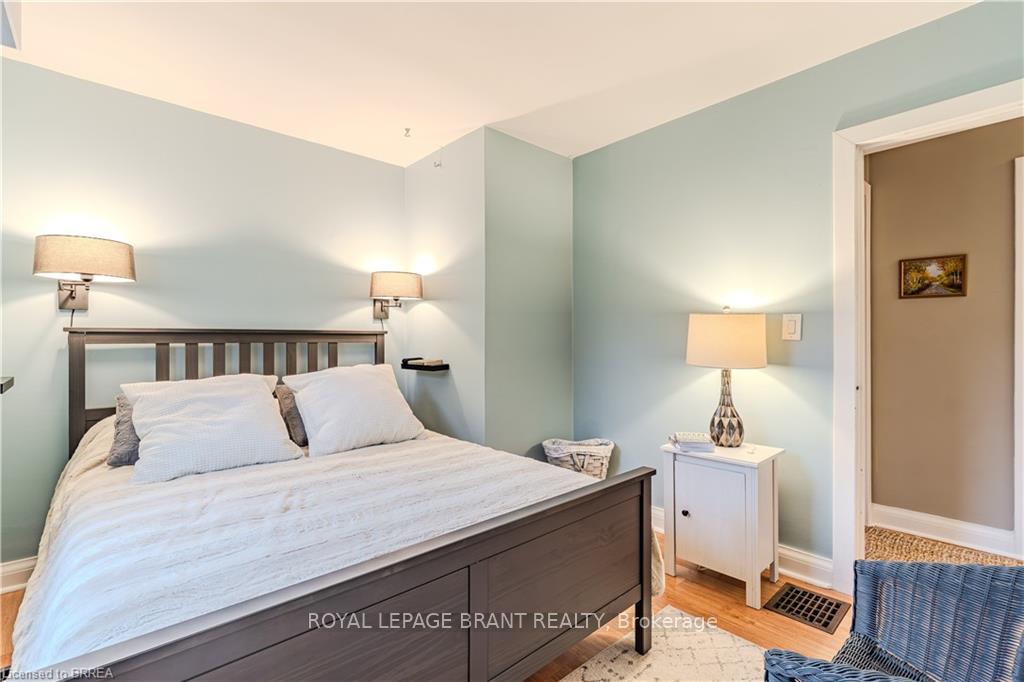 Photo 6 of 49 Kelly Street, Hamilton, Waterdown — HOMEH